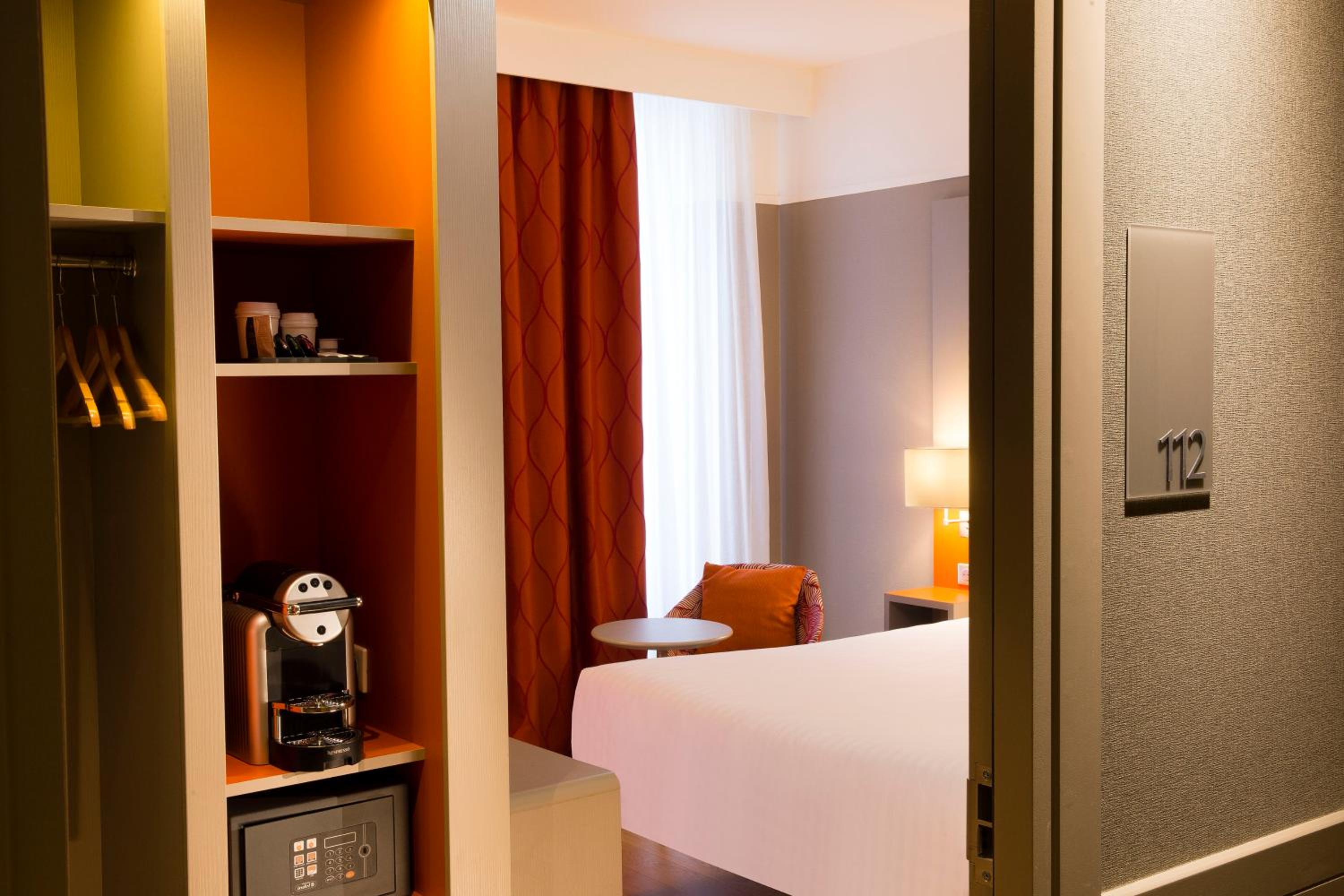 Superior Double Room with Garden and Swimming Pool View - Photo 3