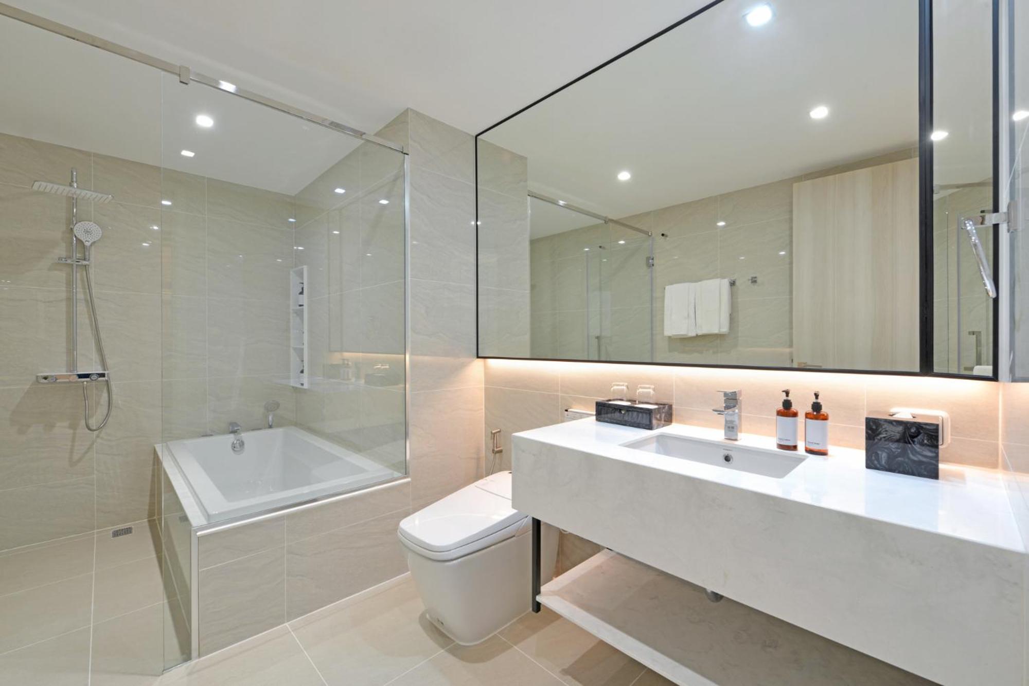 Superior One-Bedroom Suite photo 2