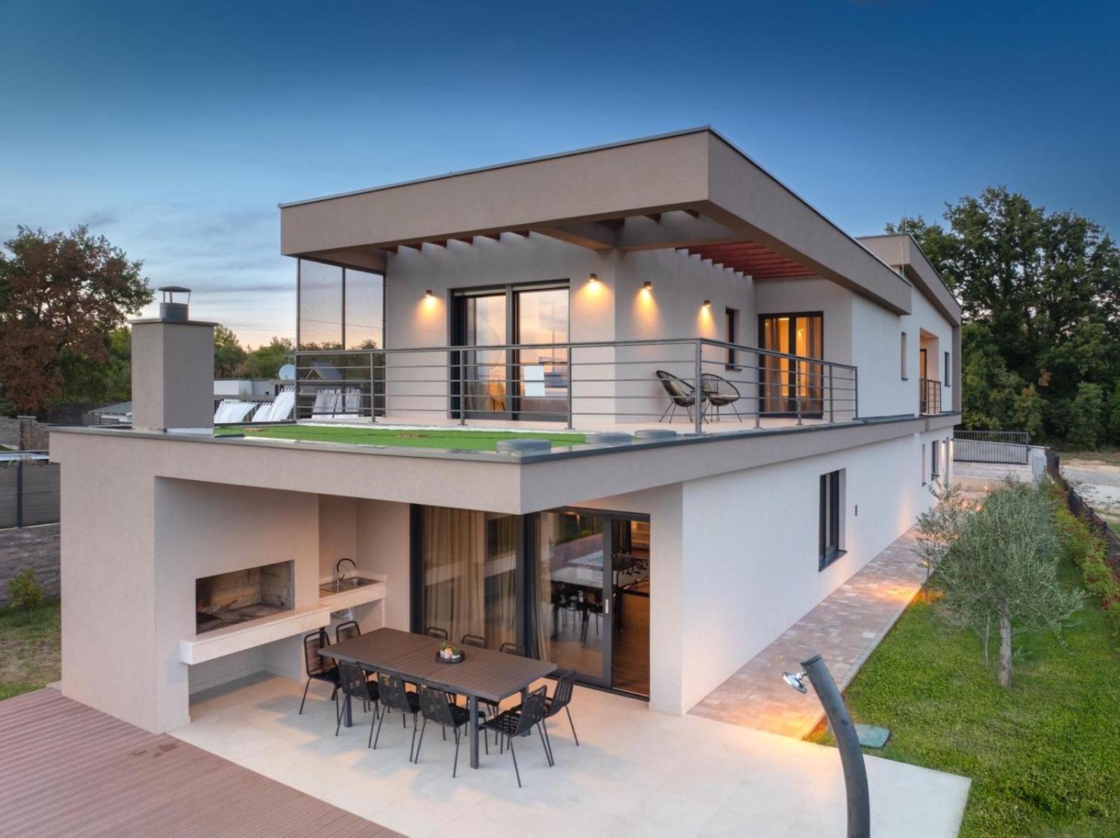 Villa photo 2