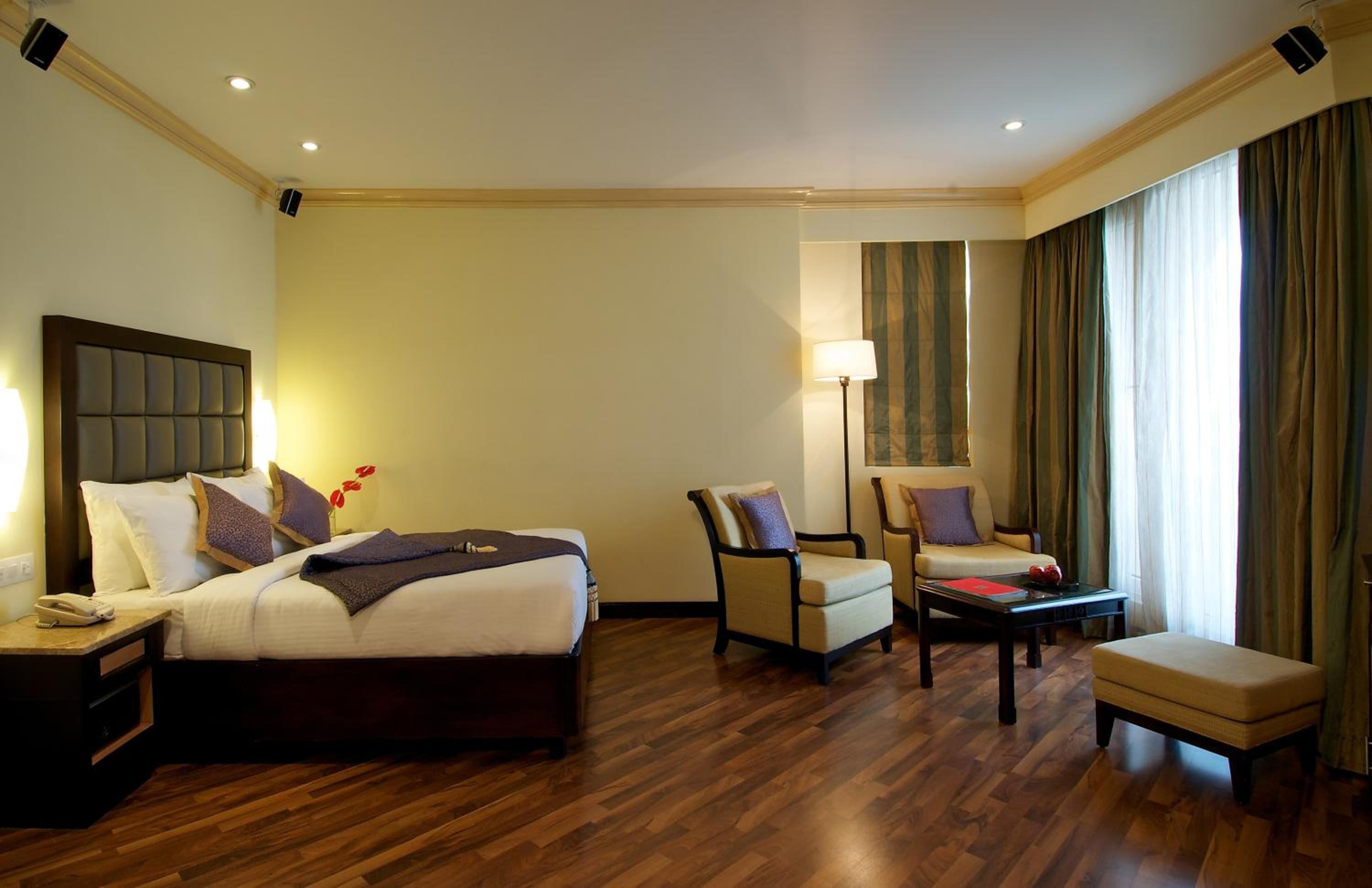 Superior Room Harbor View Queen Bed