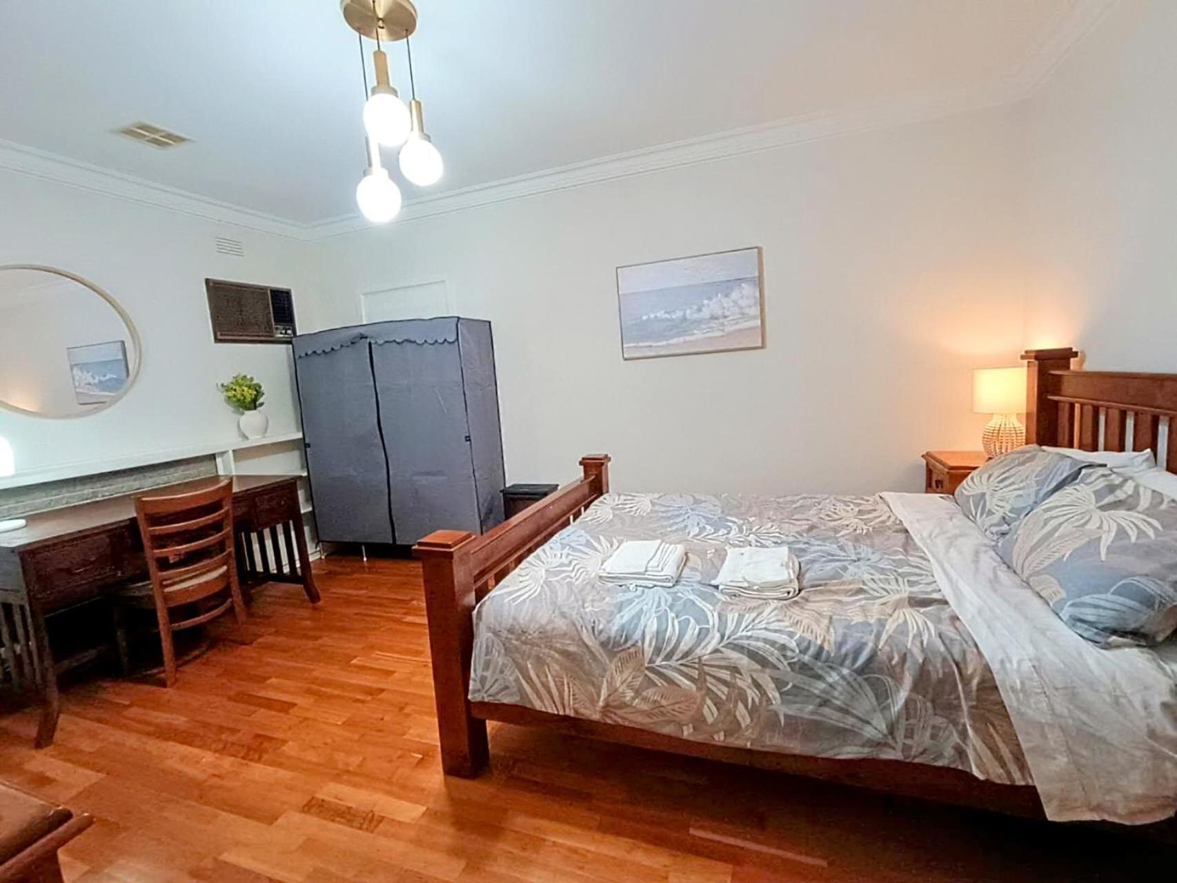 Large Double Room photo 2