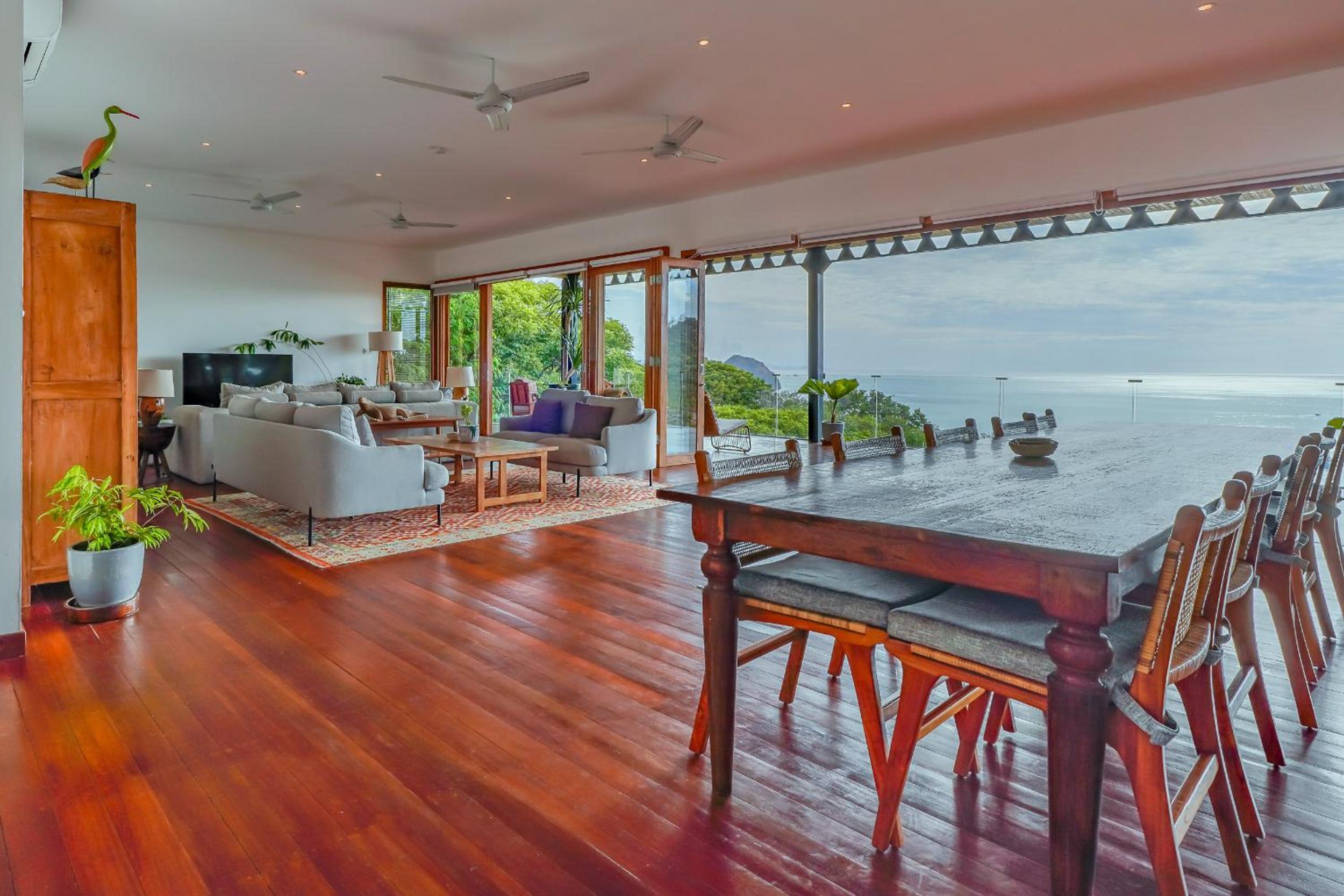 Villa with Sea View (Room based on number guests booking) - Photo 1