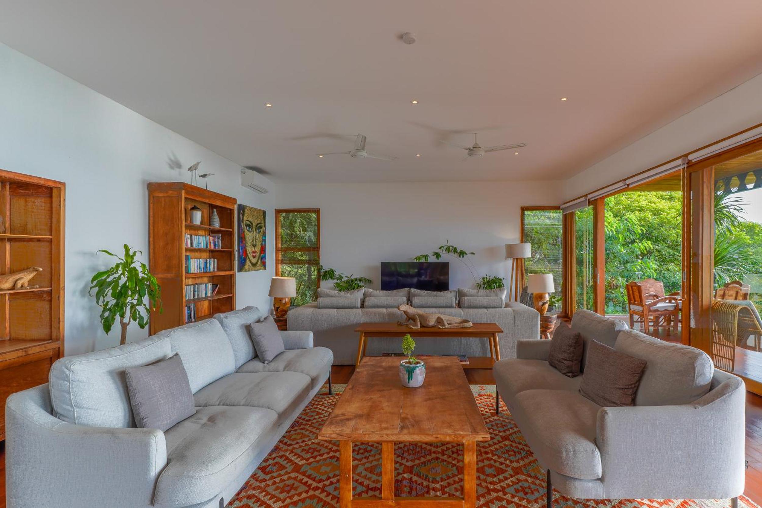 Villa with Sea View (Room based on number guests booking) - Photo 11