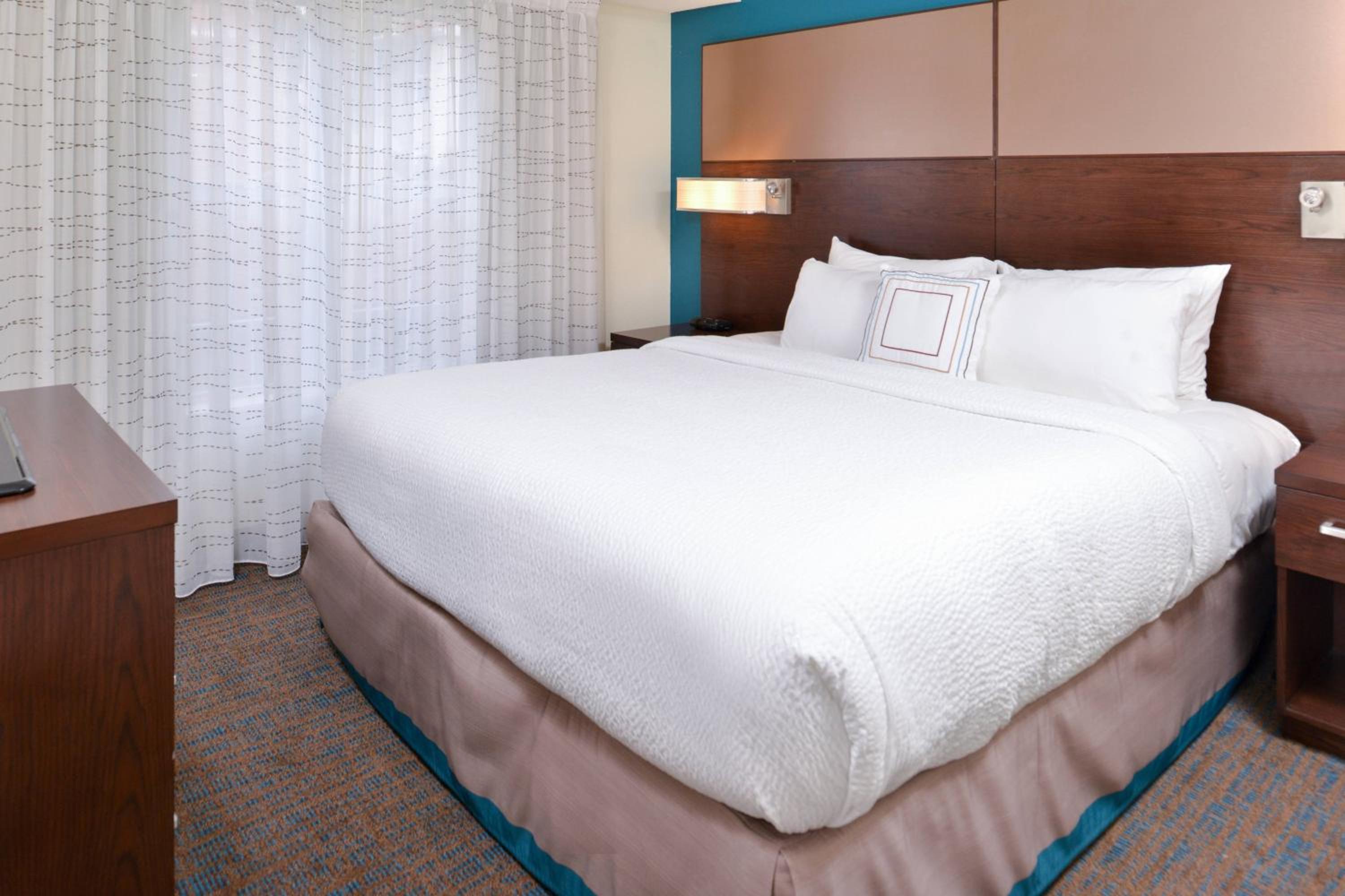 One-Bedroom King Suite with Sofa Bed - Photo 3