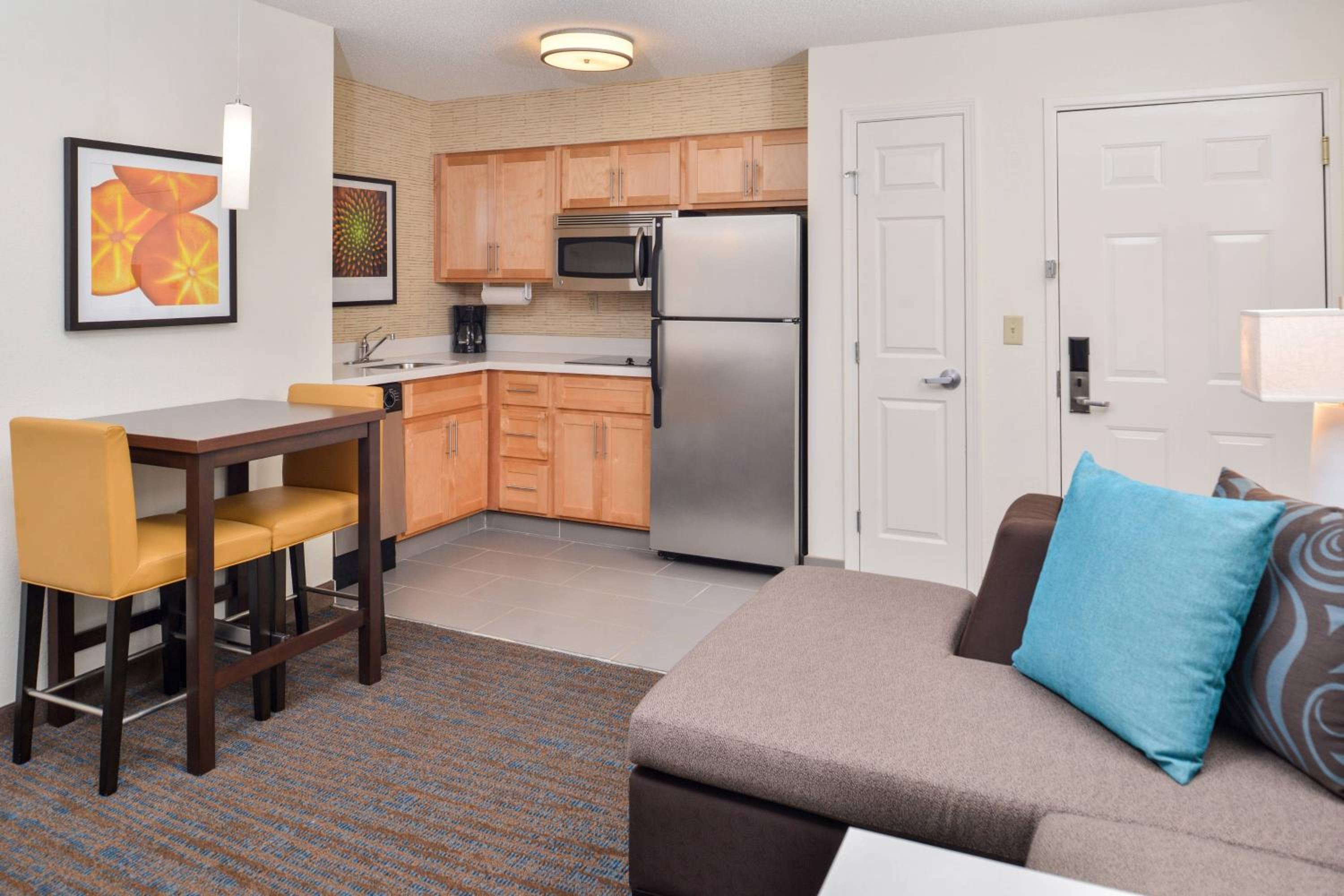 One-Bedroom King Suite with Sofa Bed - Photo 2