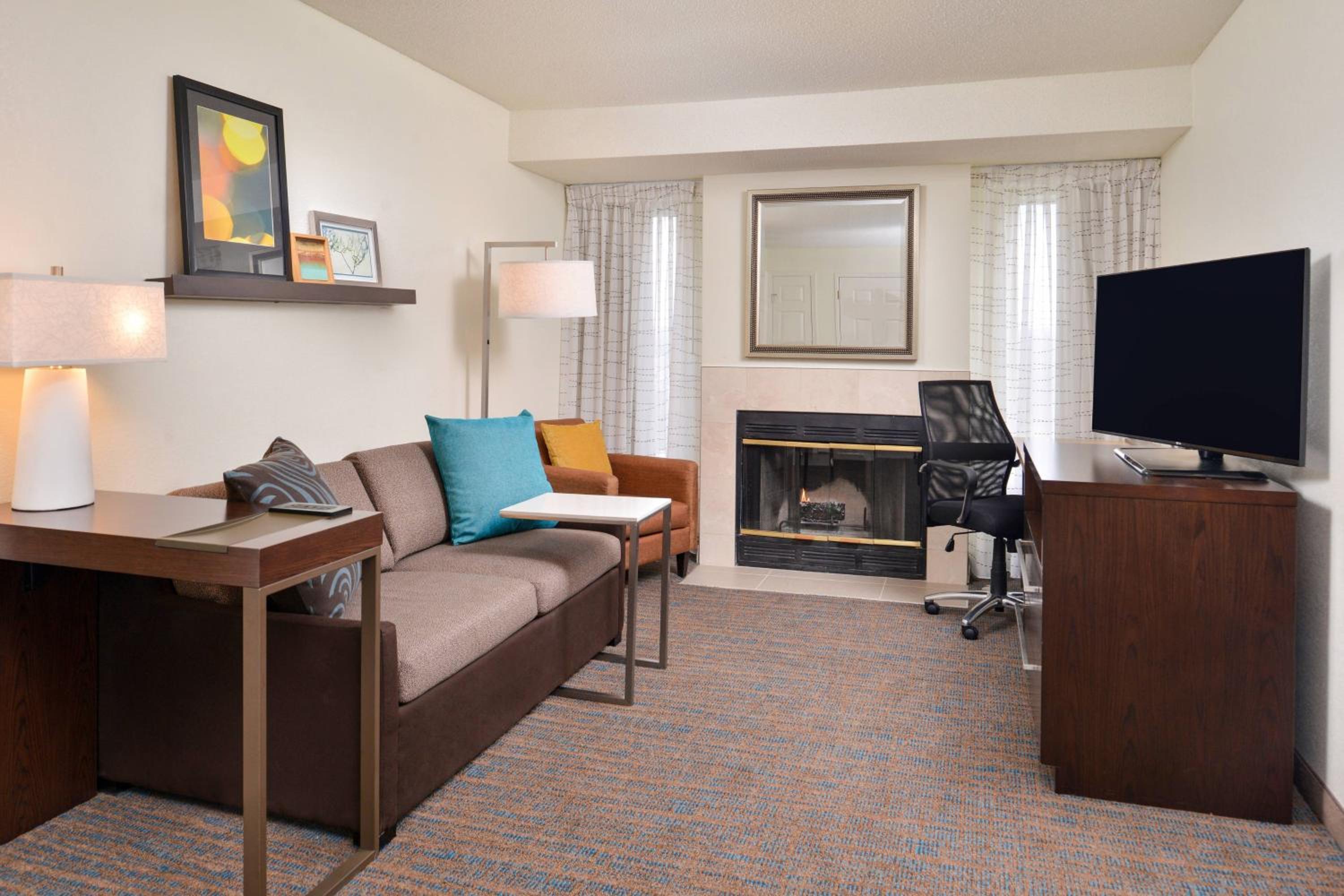 Two-Bedroom Suite - Photo 7