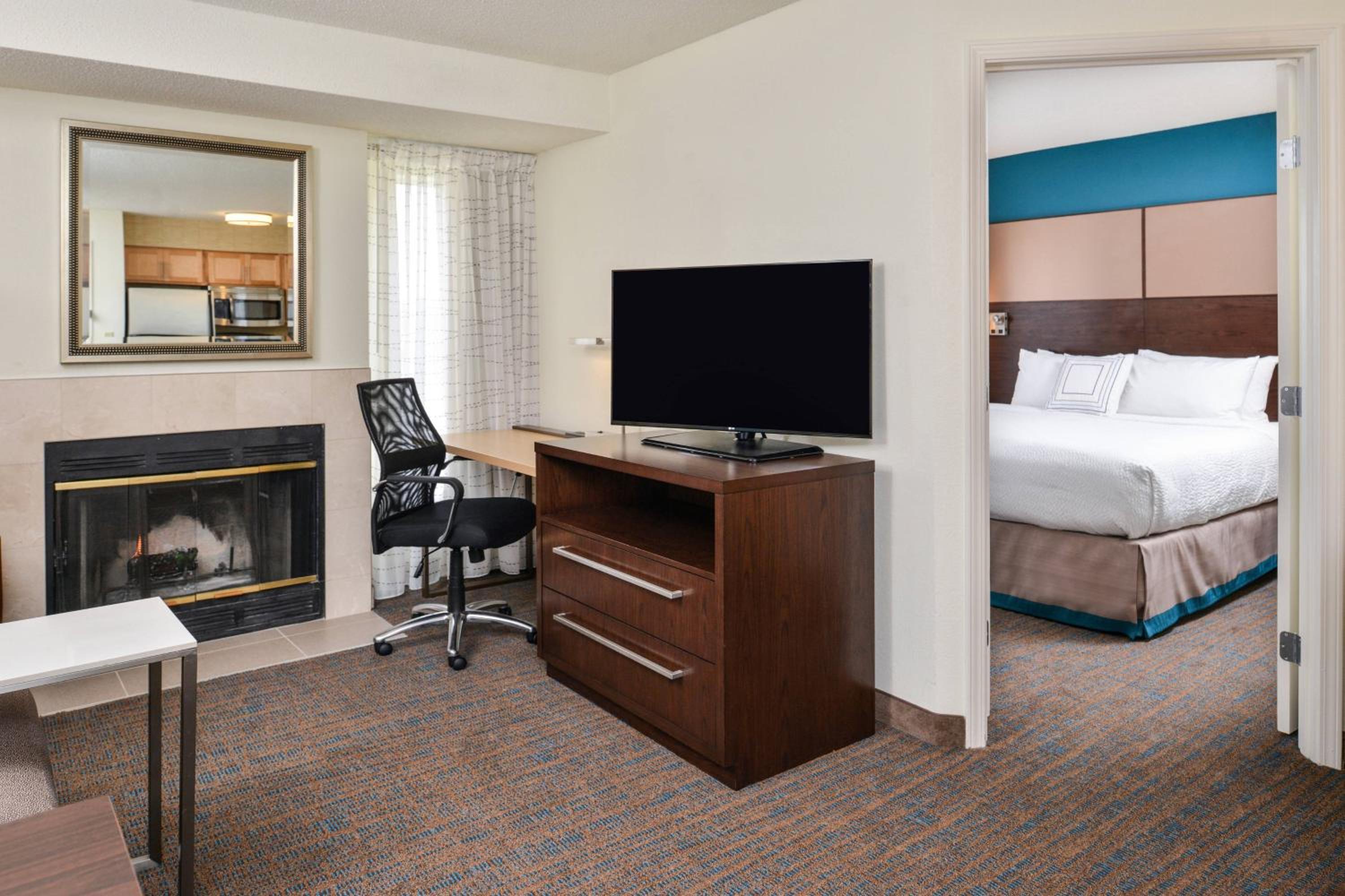 Two-Bedroom Suite - Photo 8