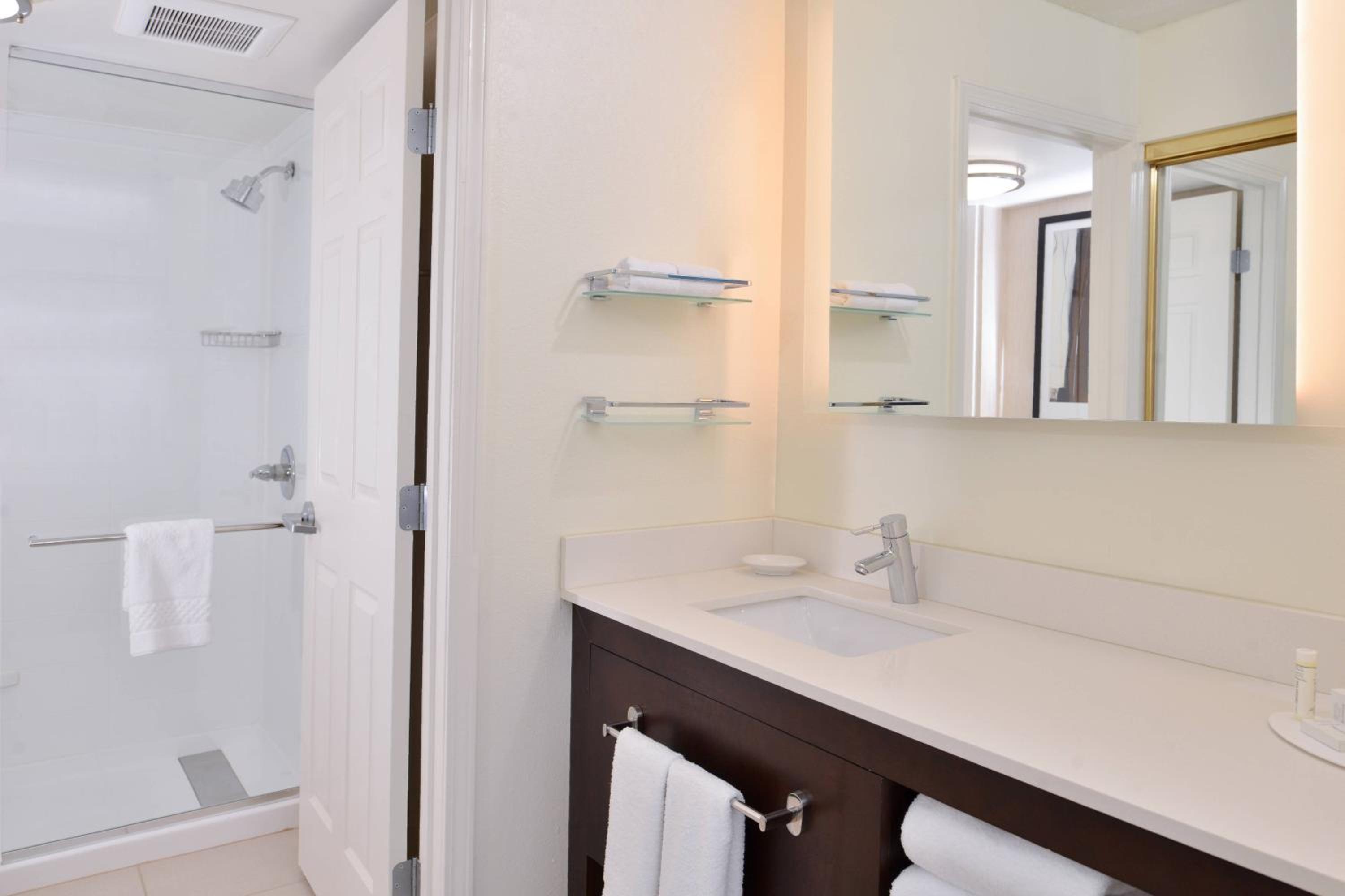 Two-Bedroom Suite - Photo 6
