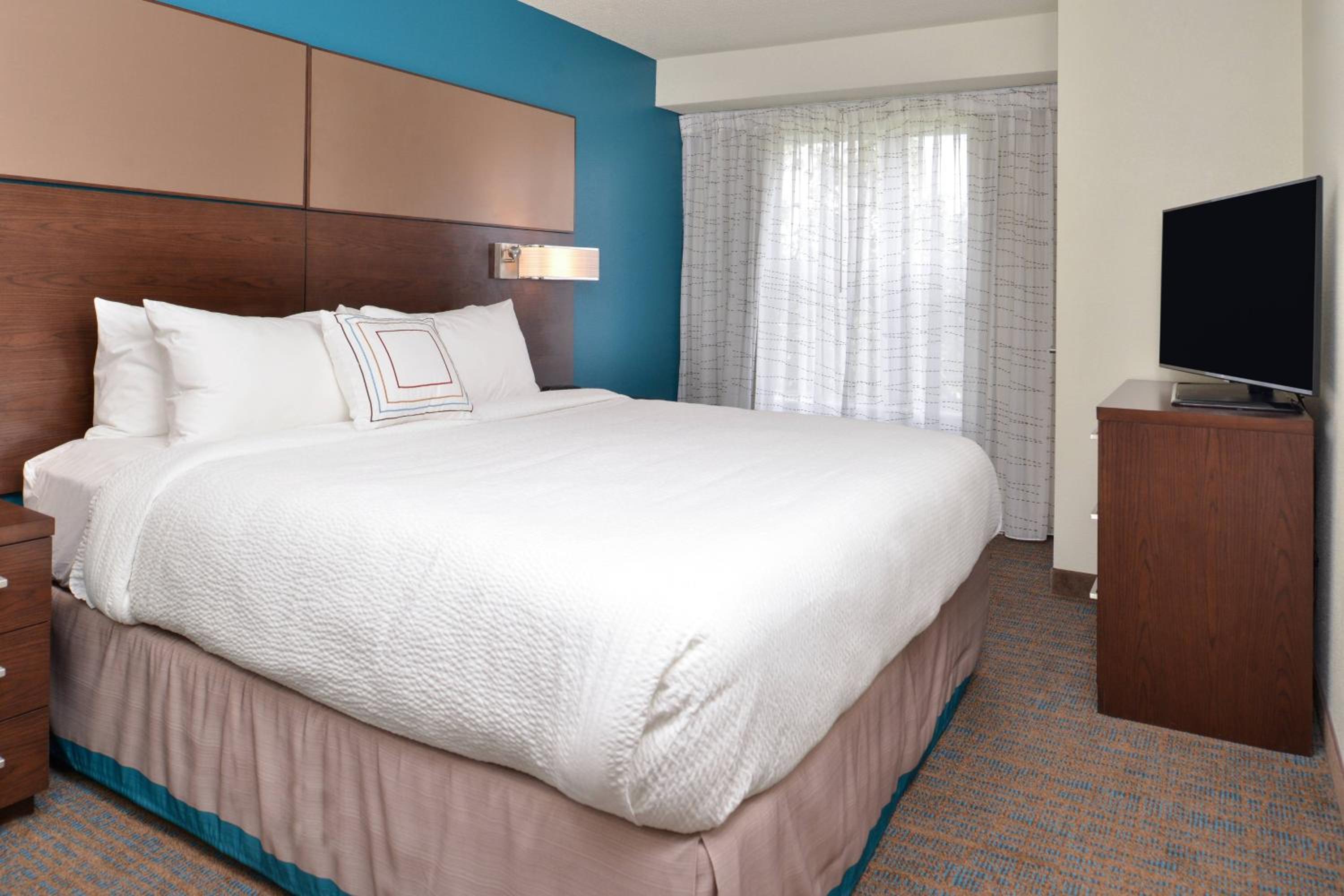 Two-Bedroom Suite - Photo 4