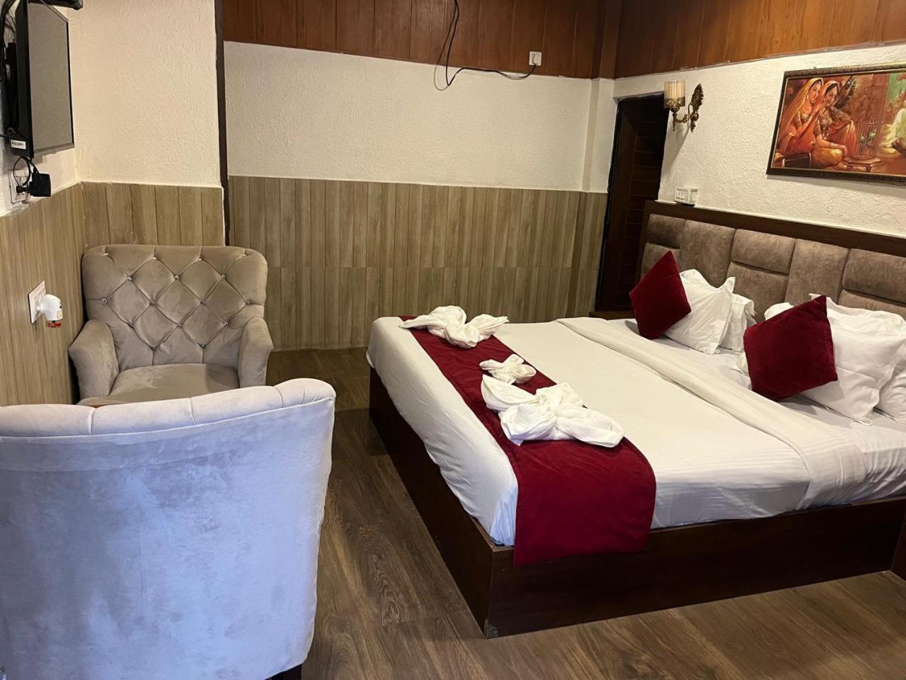 Deluxe Double Room (2 Adults + 1 Child)