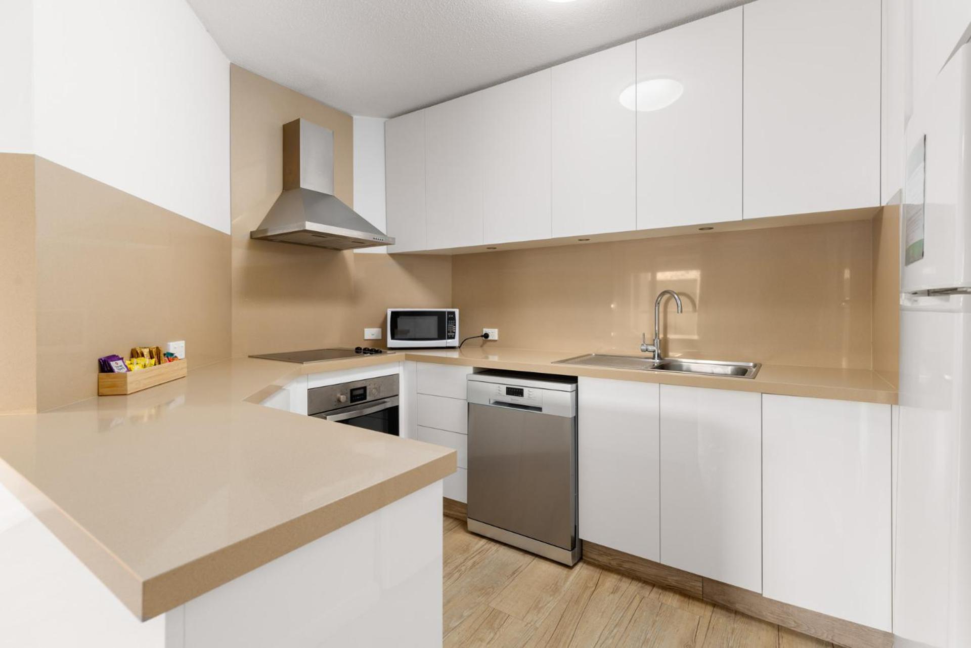 Executive One-Bedroom Apartment - Photo 13