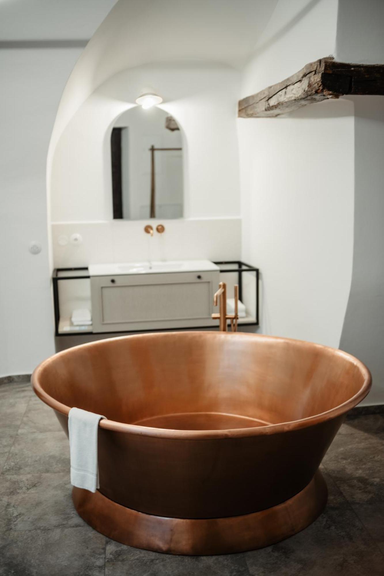 Deluxe Suite with Bath Tub - Photo 2