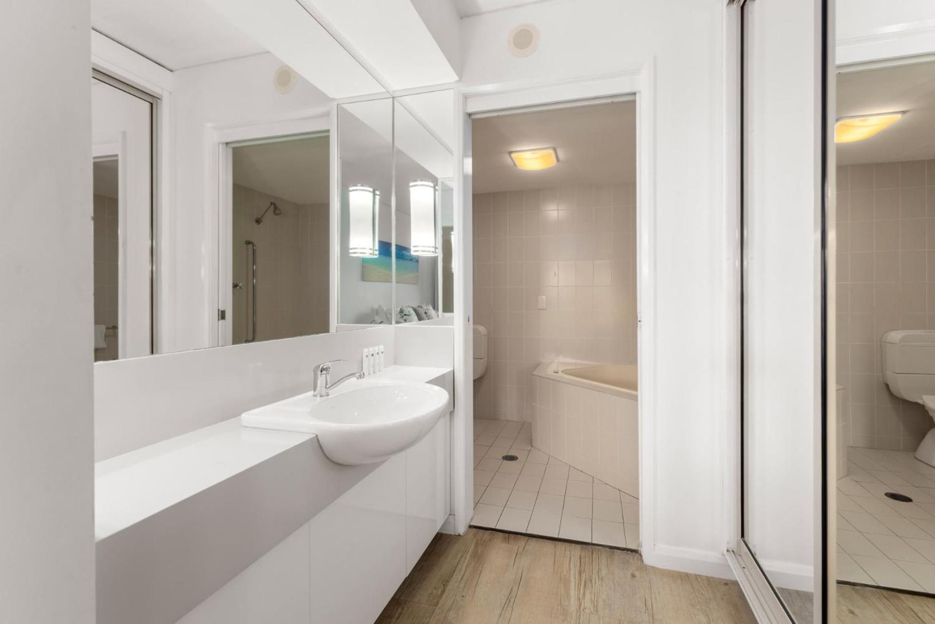 Executive One-Bedroom Apartment - Photo 19