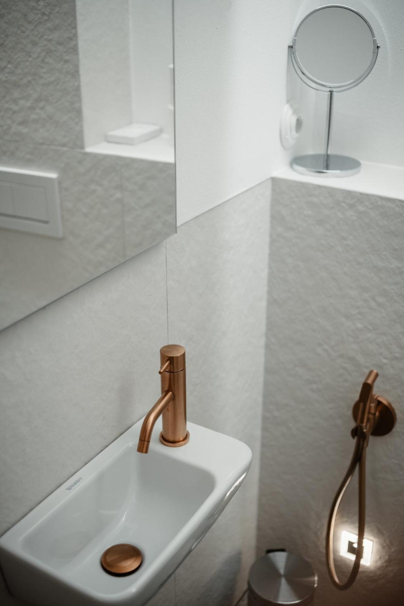 Deluxe Suite with Bath Tub - Photo 7