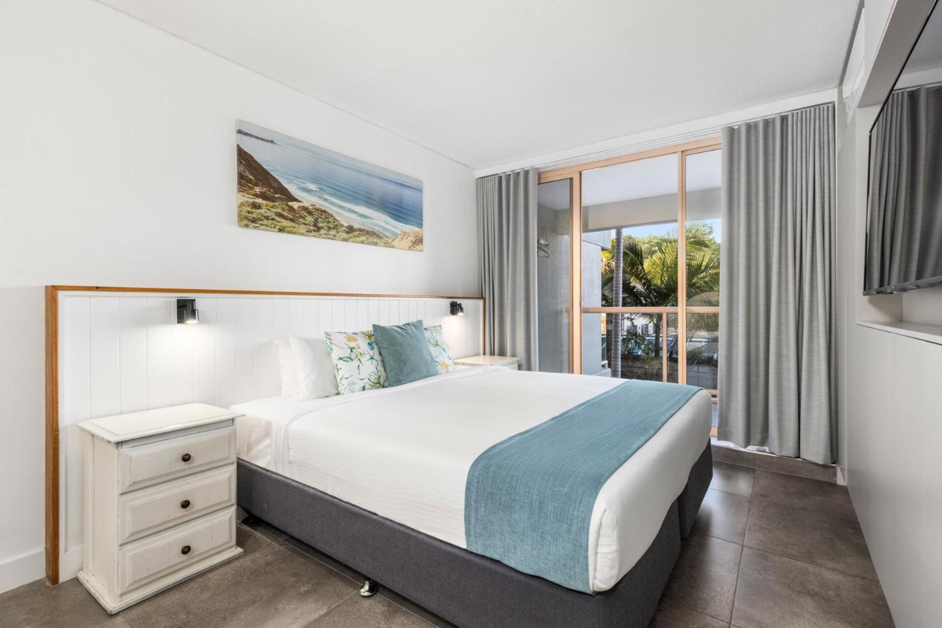 Executive One-Bedroom Apartment - Photo 11