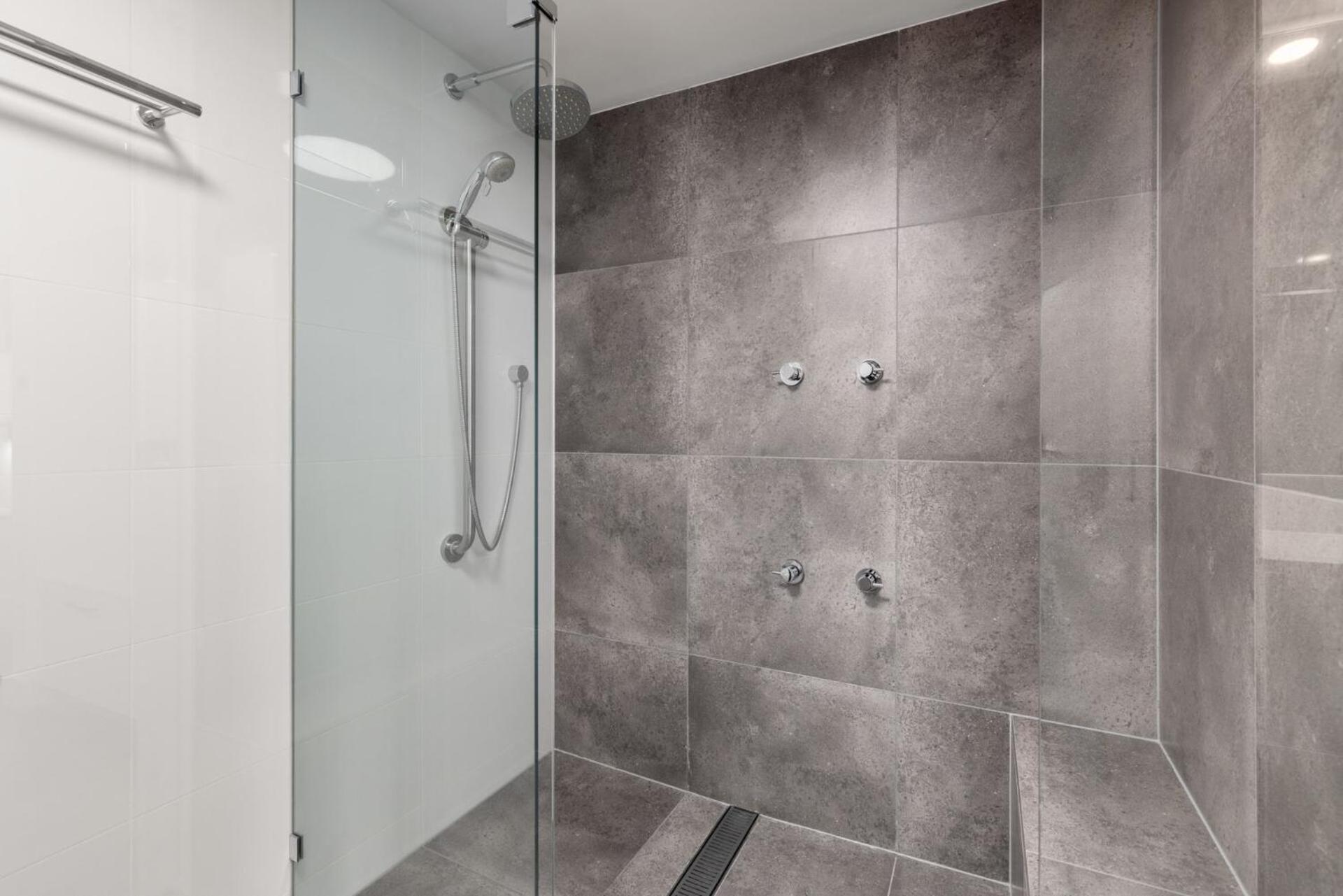 Executive One-Bedroom Apartment - Photo 17