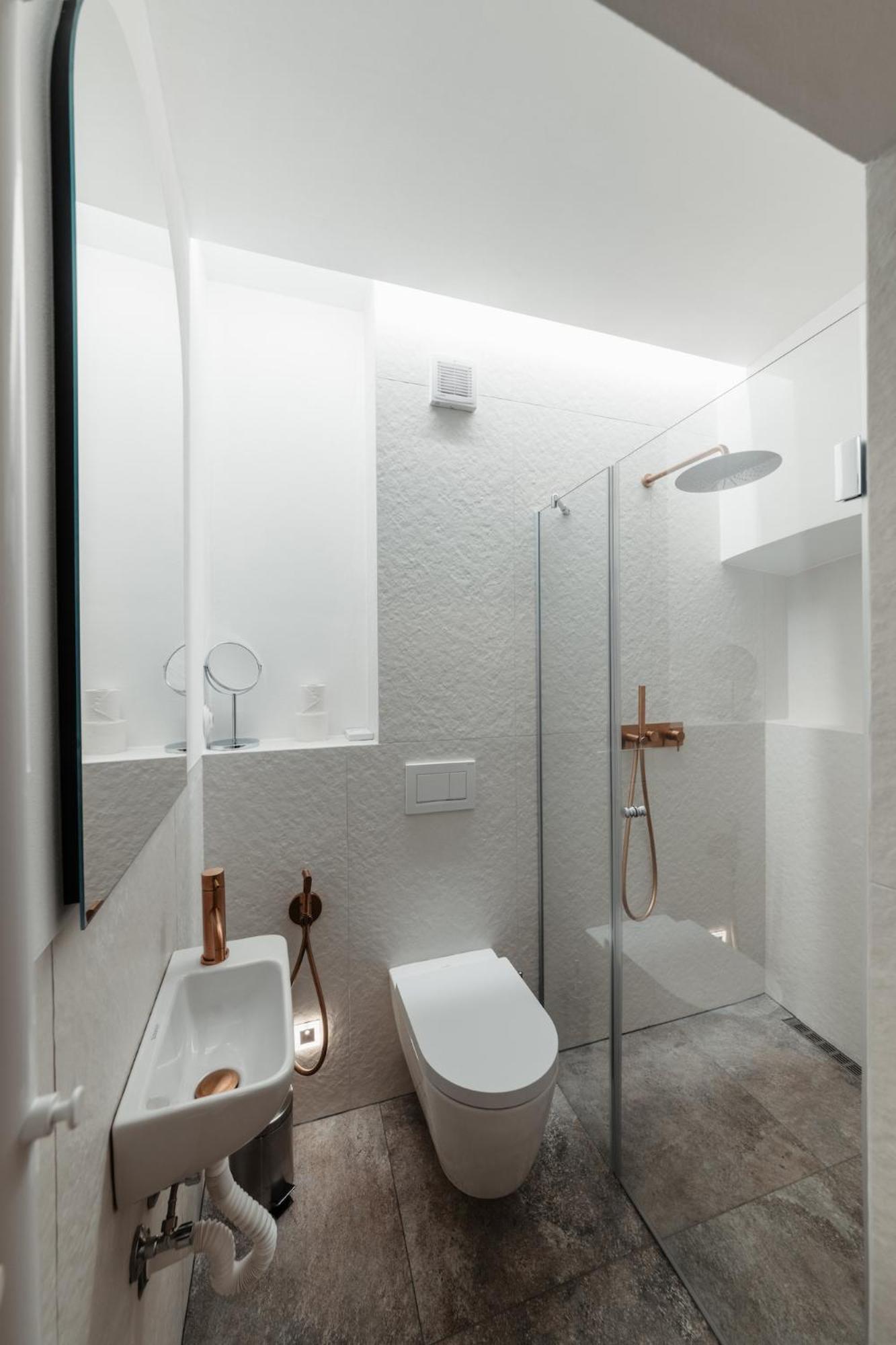 Deluxe Suite with Bath Tub - Photo 14