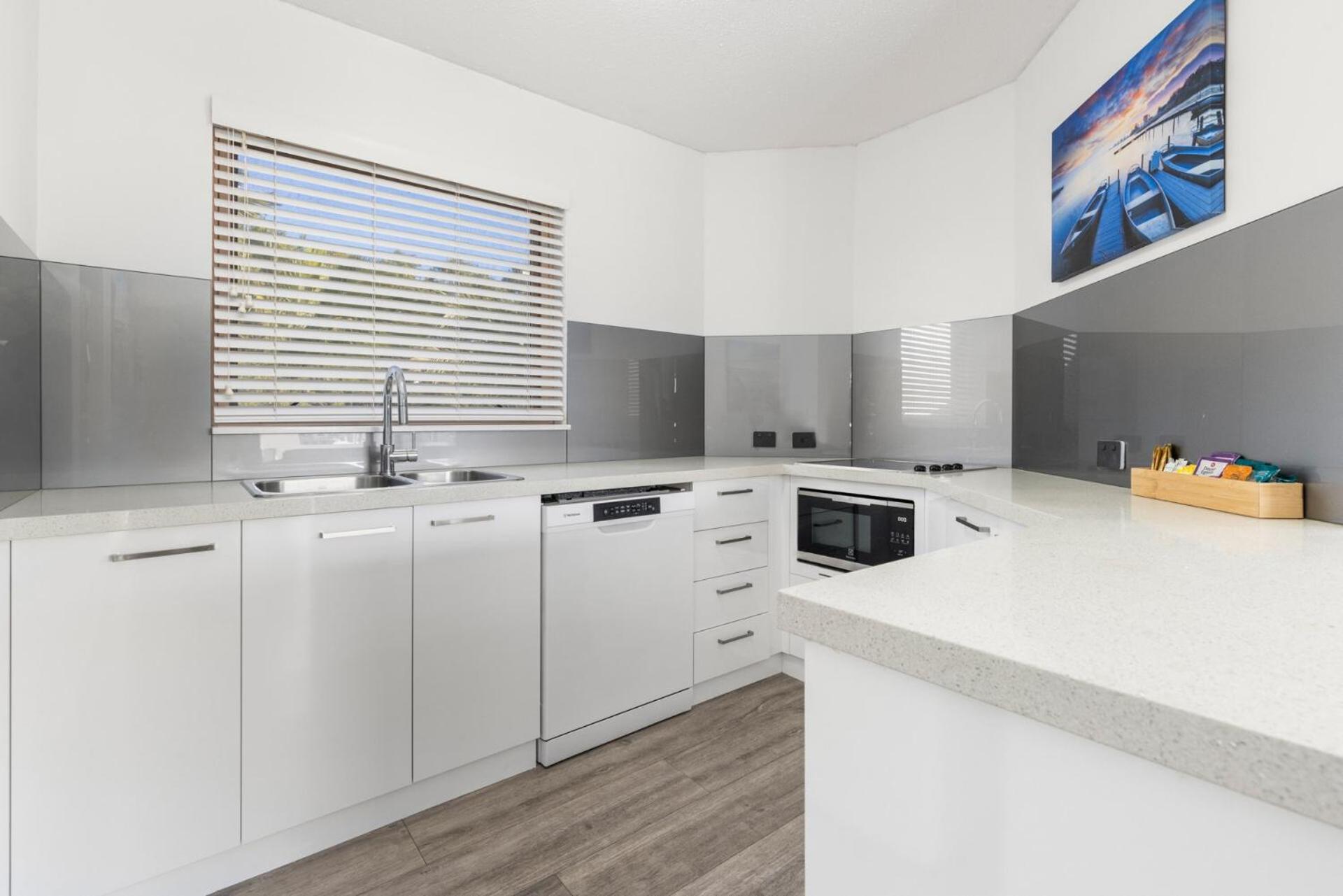 Ocean View Executive Apartment - Accessible via stairs only - Photo 6