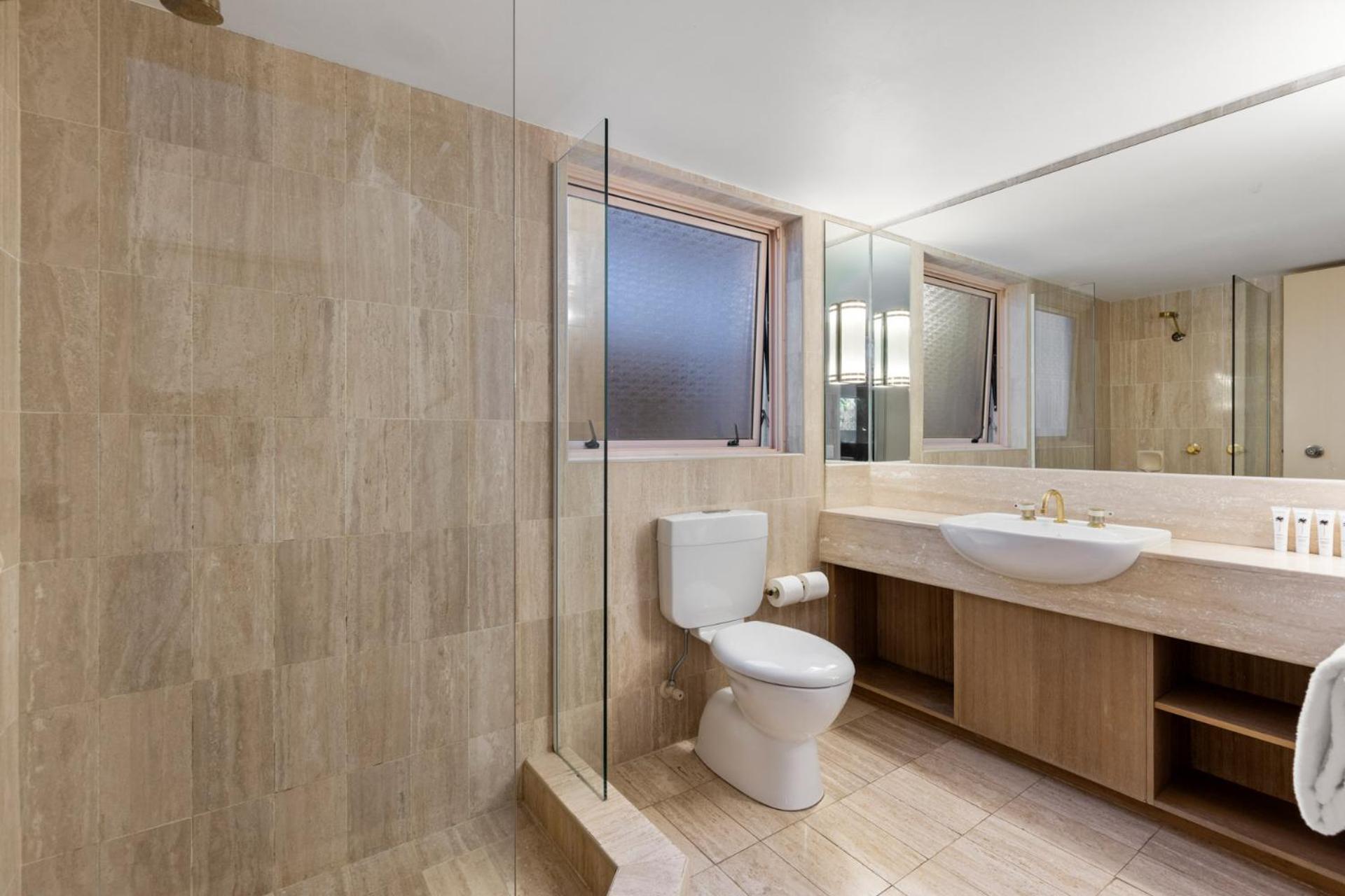 Three-Bedroom Apartment with Spa - Photo 12