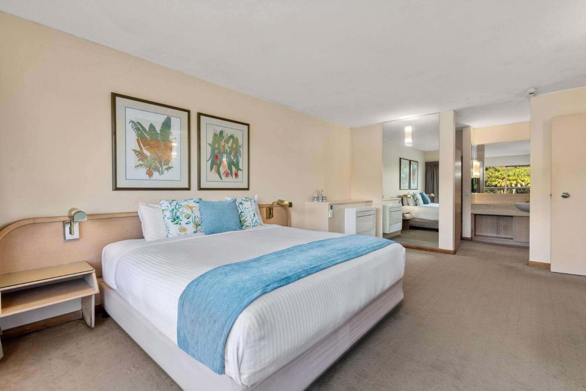 Three-Bedroom Apartment with Spa - Photo 11