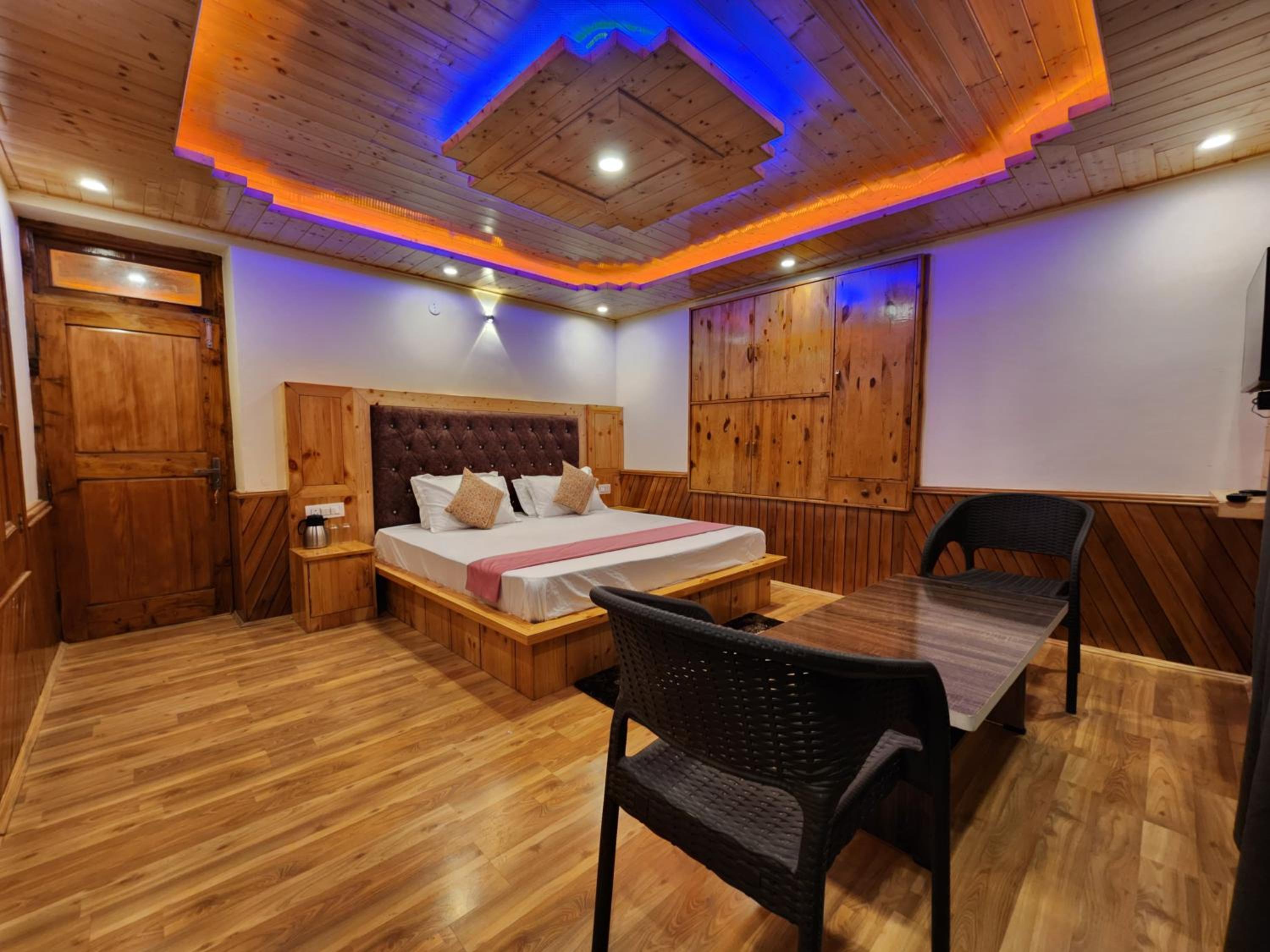 Deluxe Room - Photo 6