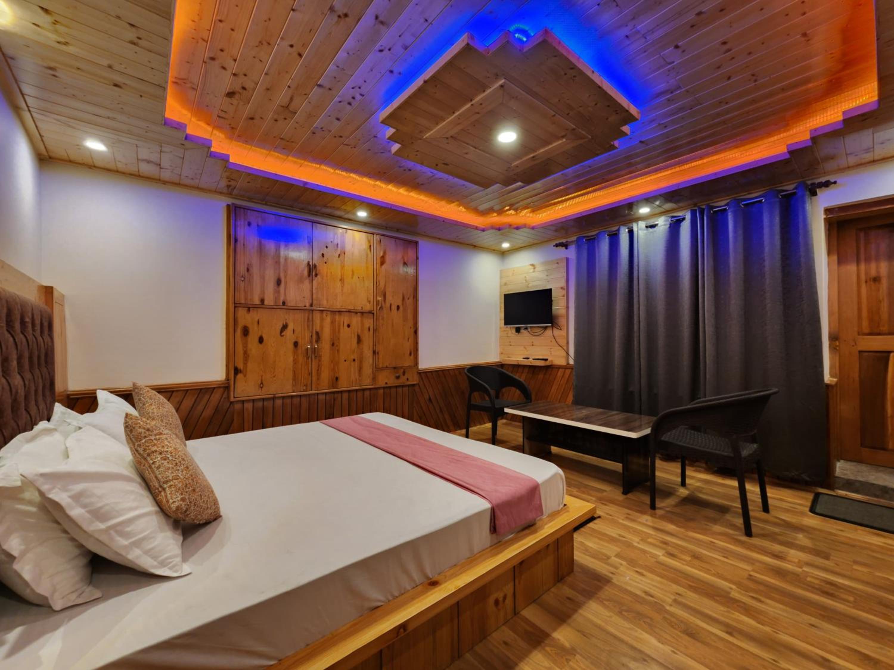 Deluxe Room - Photo 8