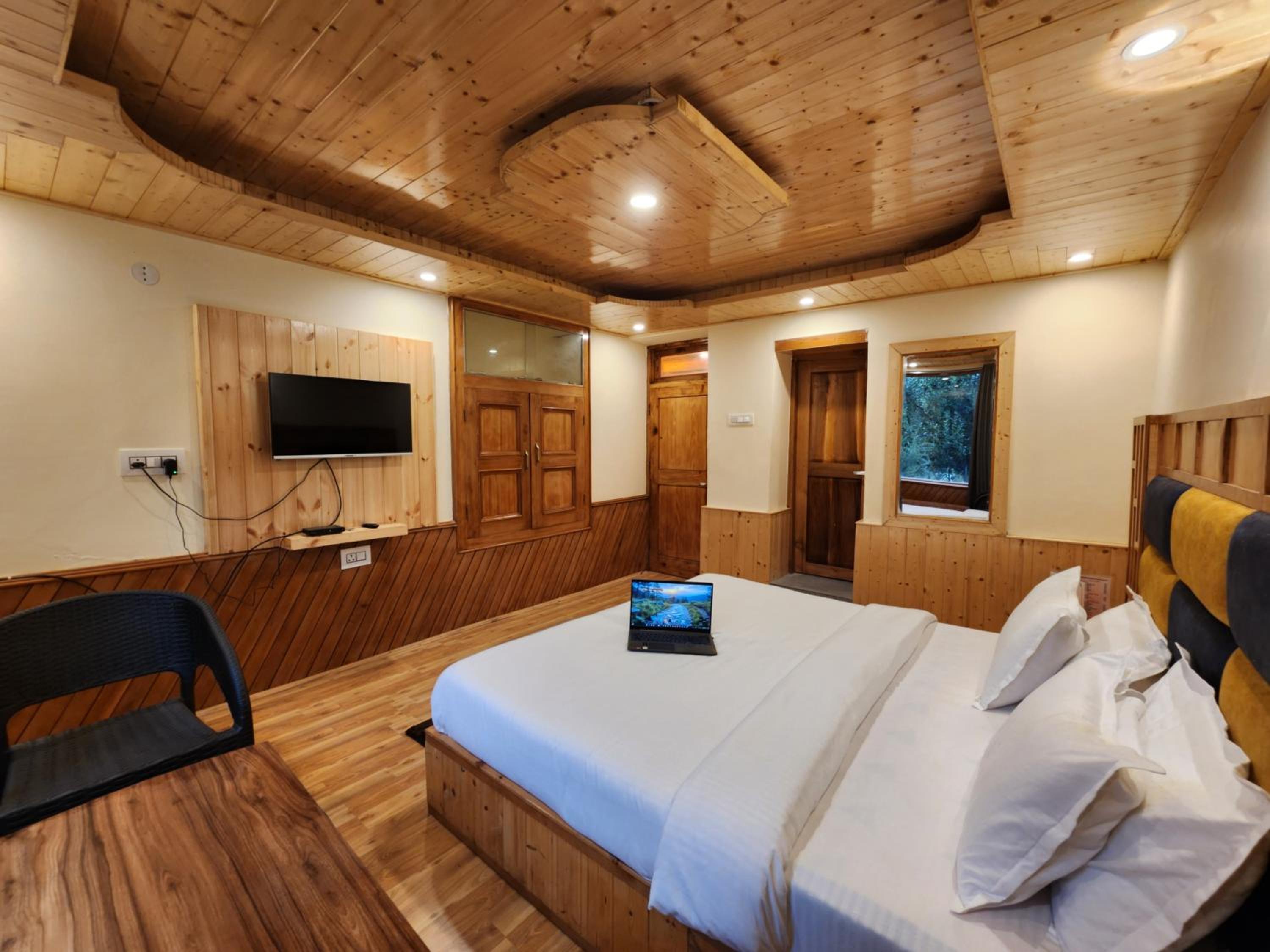 Deluxe Room - Photo 9