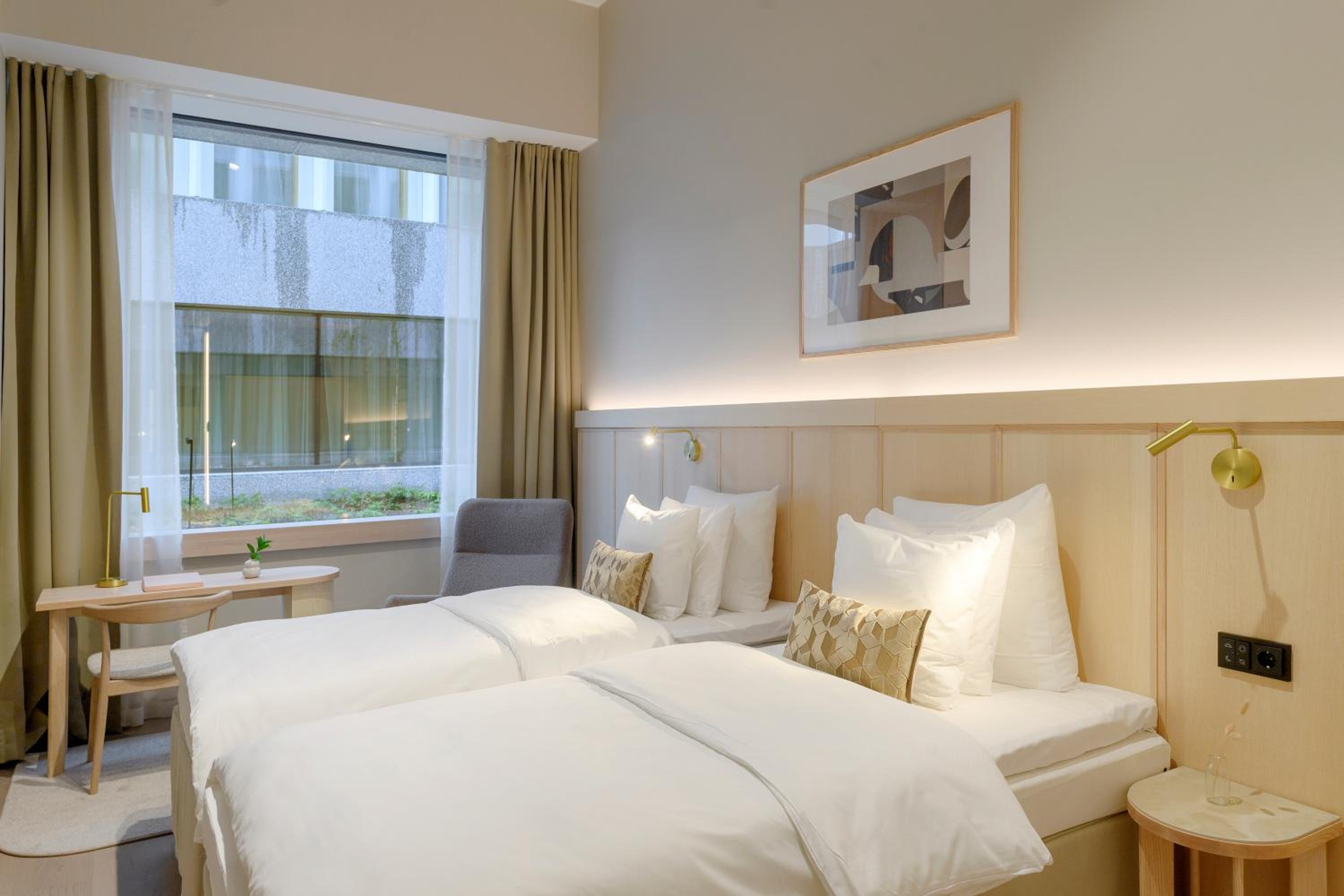 Standard Twin Room - Photo 1