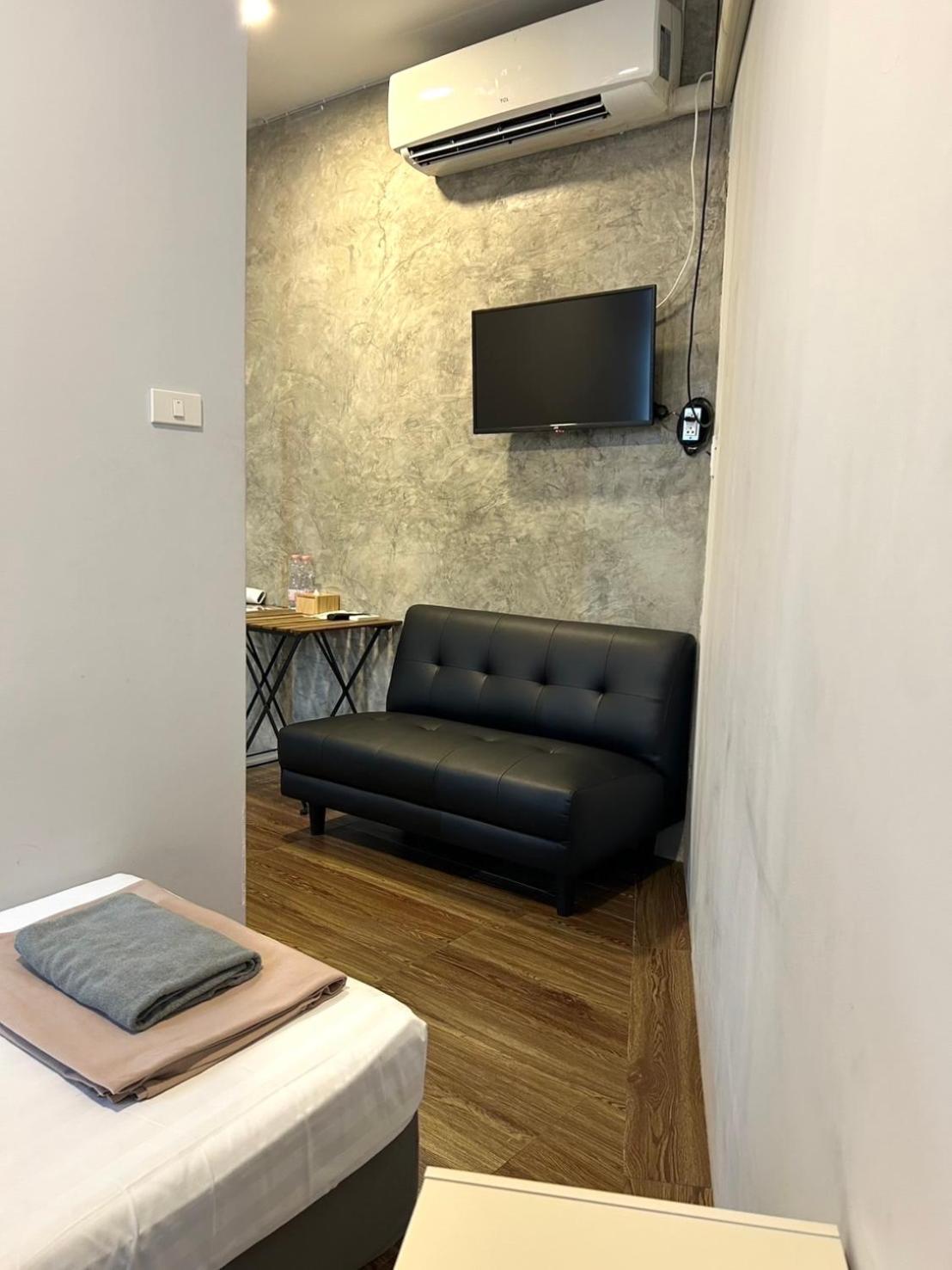 Standard Twin Room with Shared Bathroom photo 1