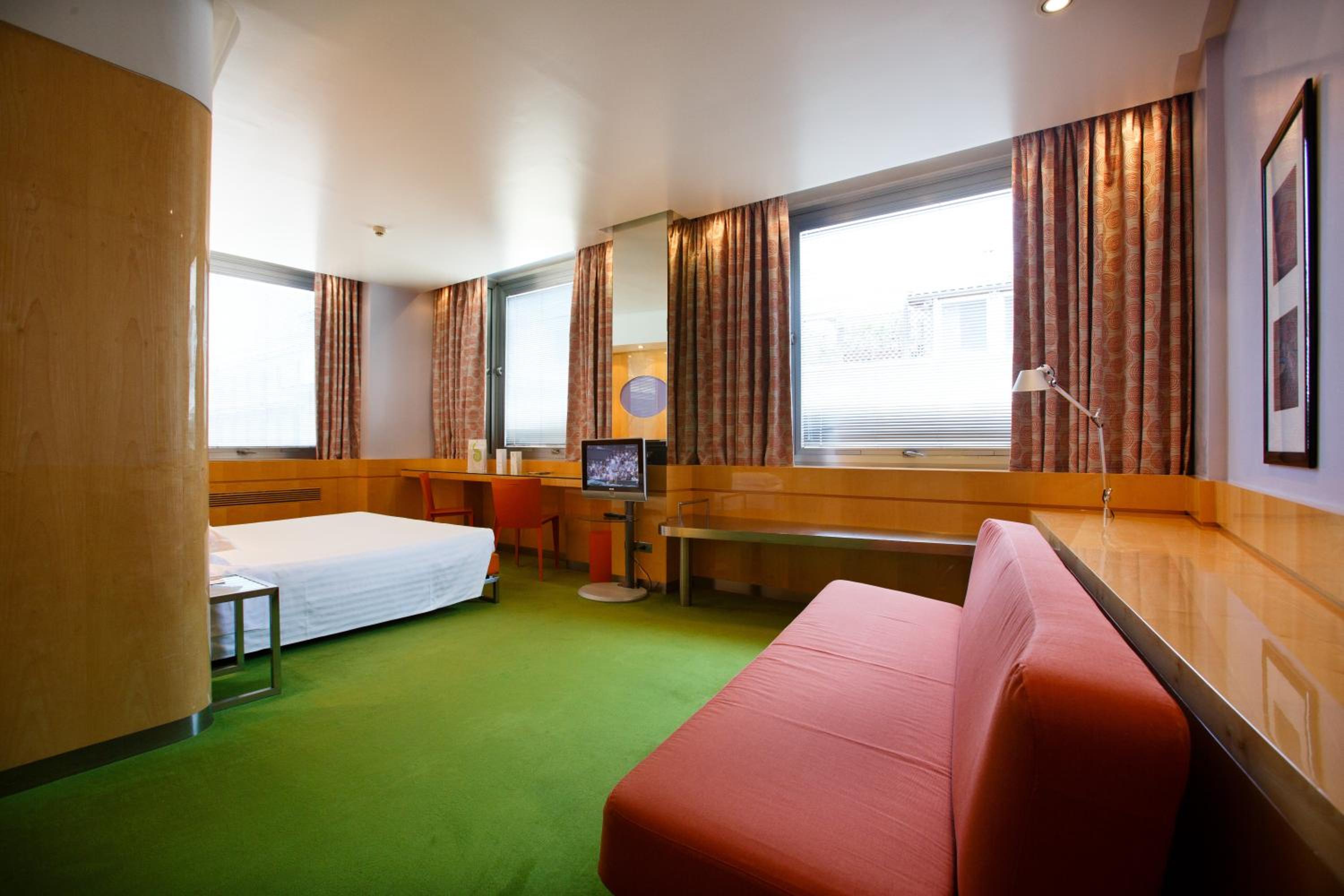 Classic Triple Room thumbnail 5