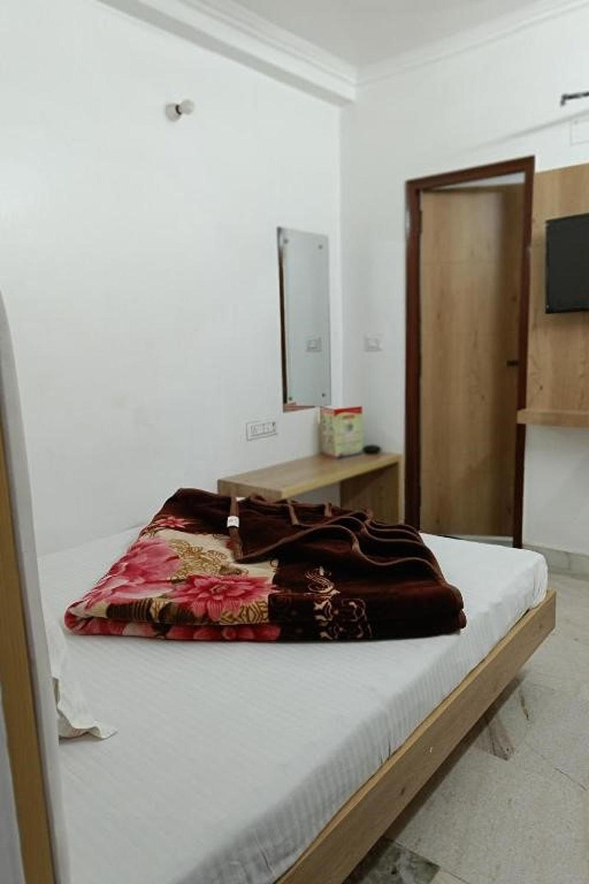Deluxe Double Room - Photo 13