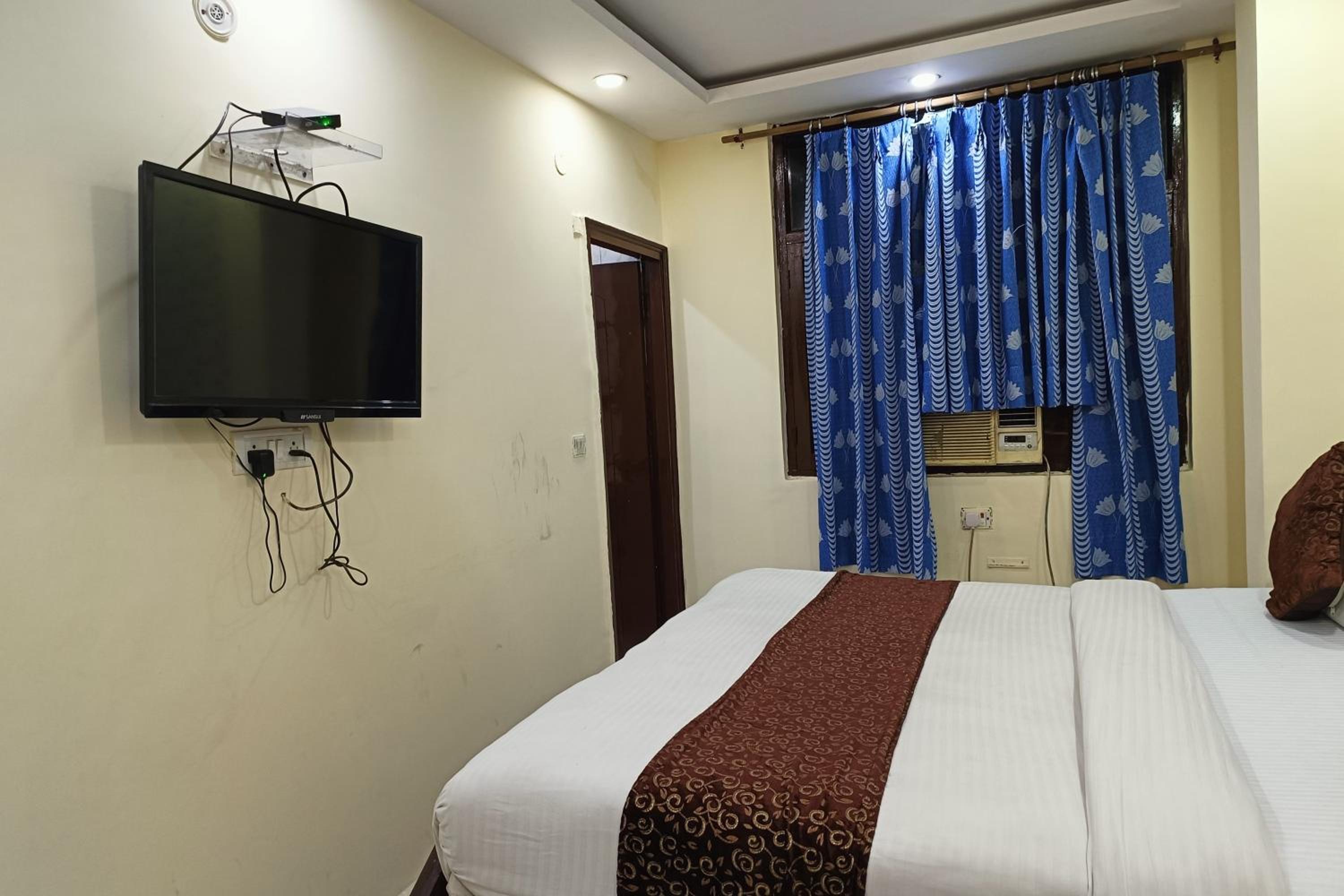Deluxe Double Room - Photo 11