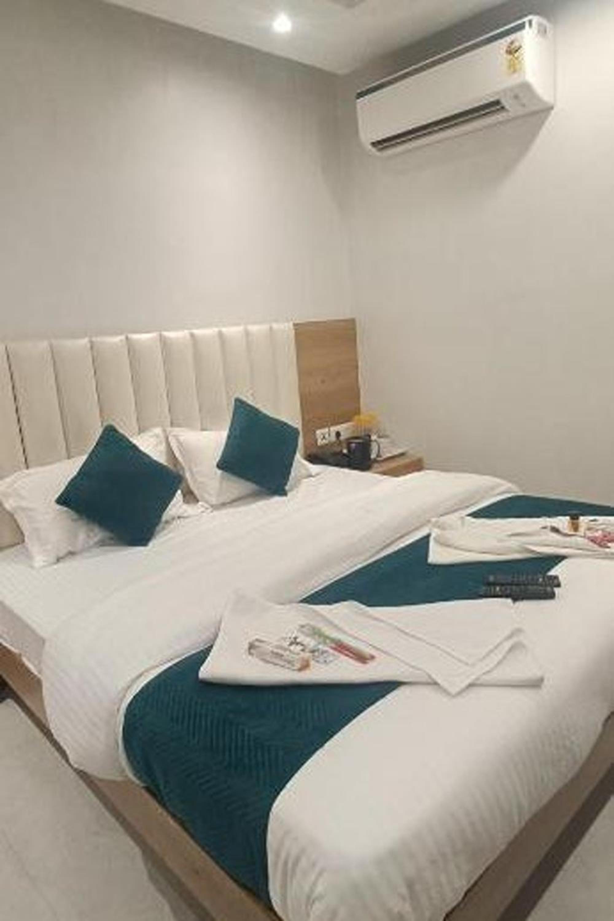 Deluxe Double Room - Photo 19