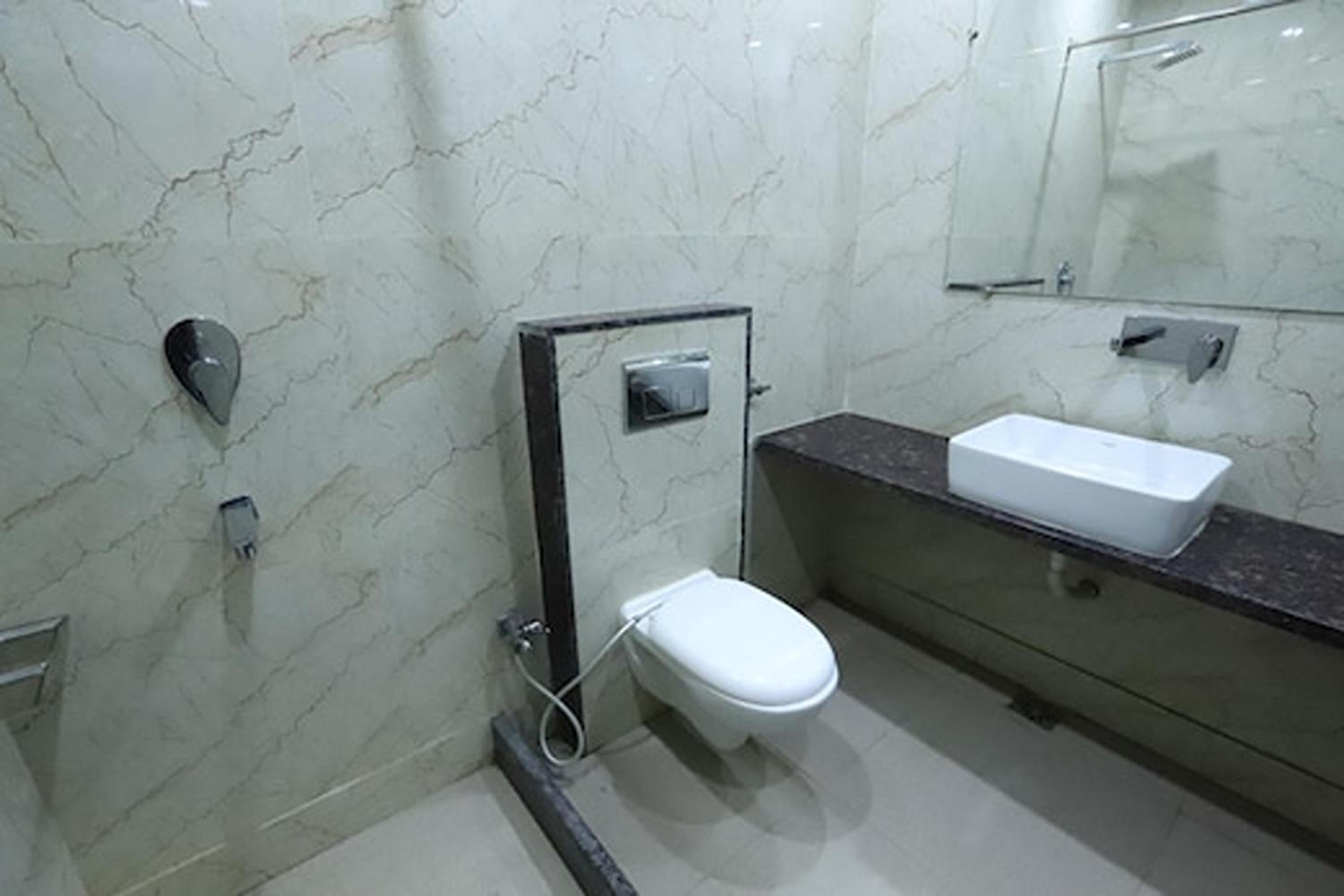 Budget Triple Room - Photo 20