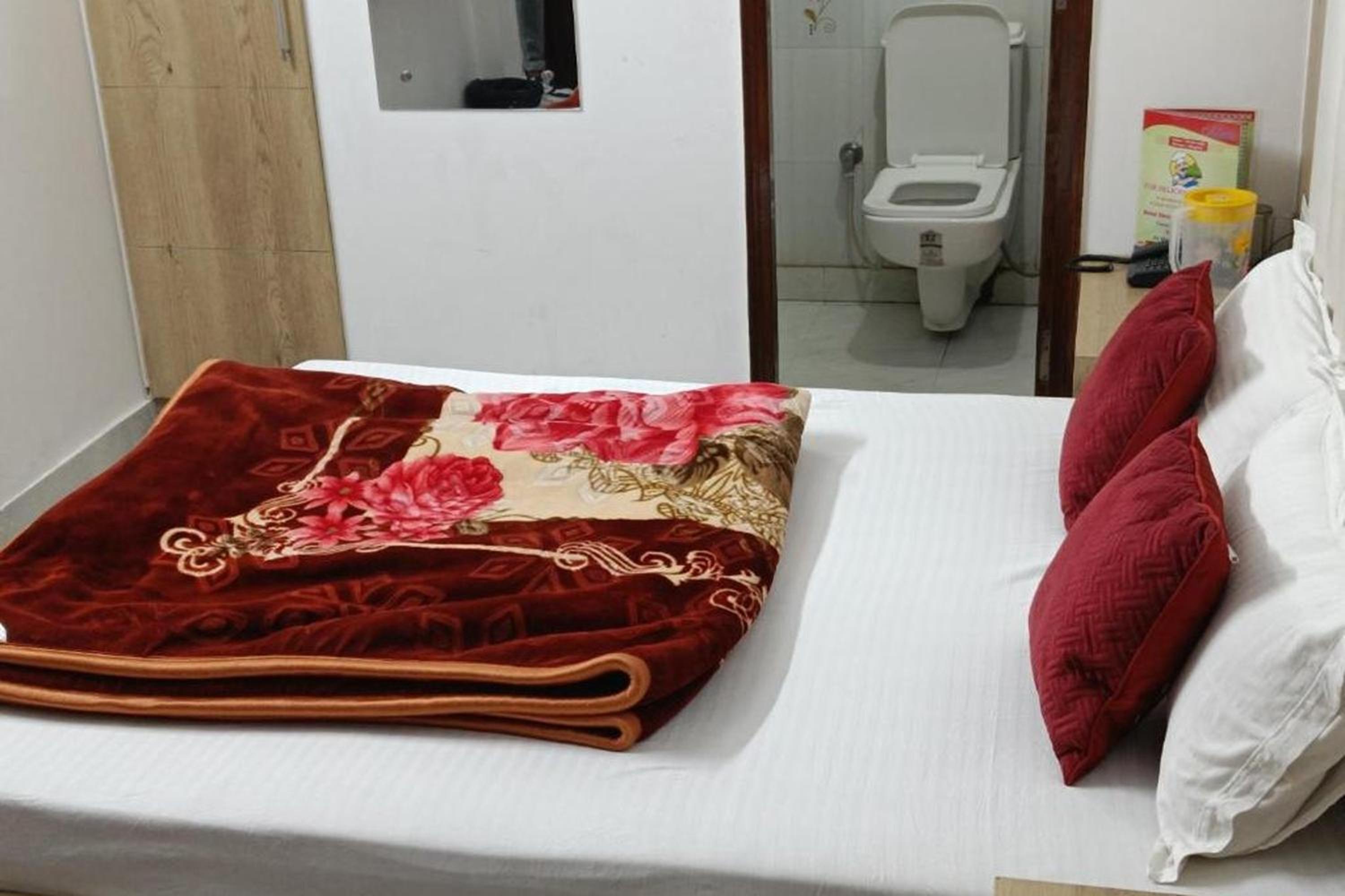 Budget Triple Room - Photo 13