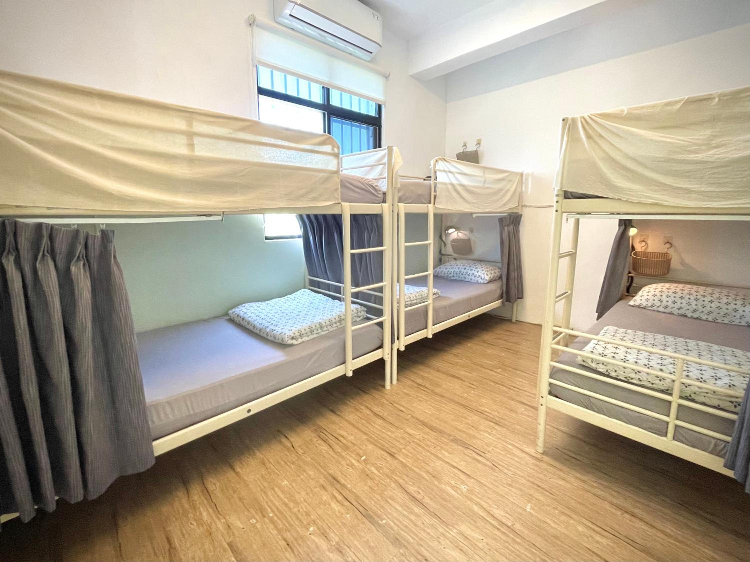 Bed in 6-Bed Mixed Dormitory Room photo 1