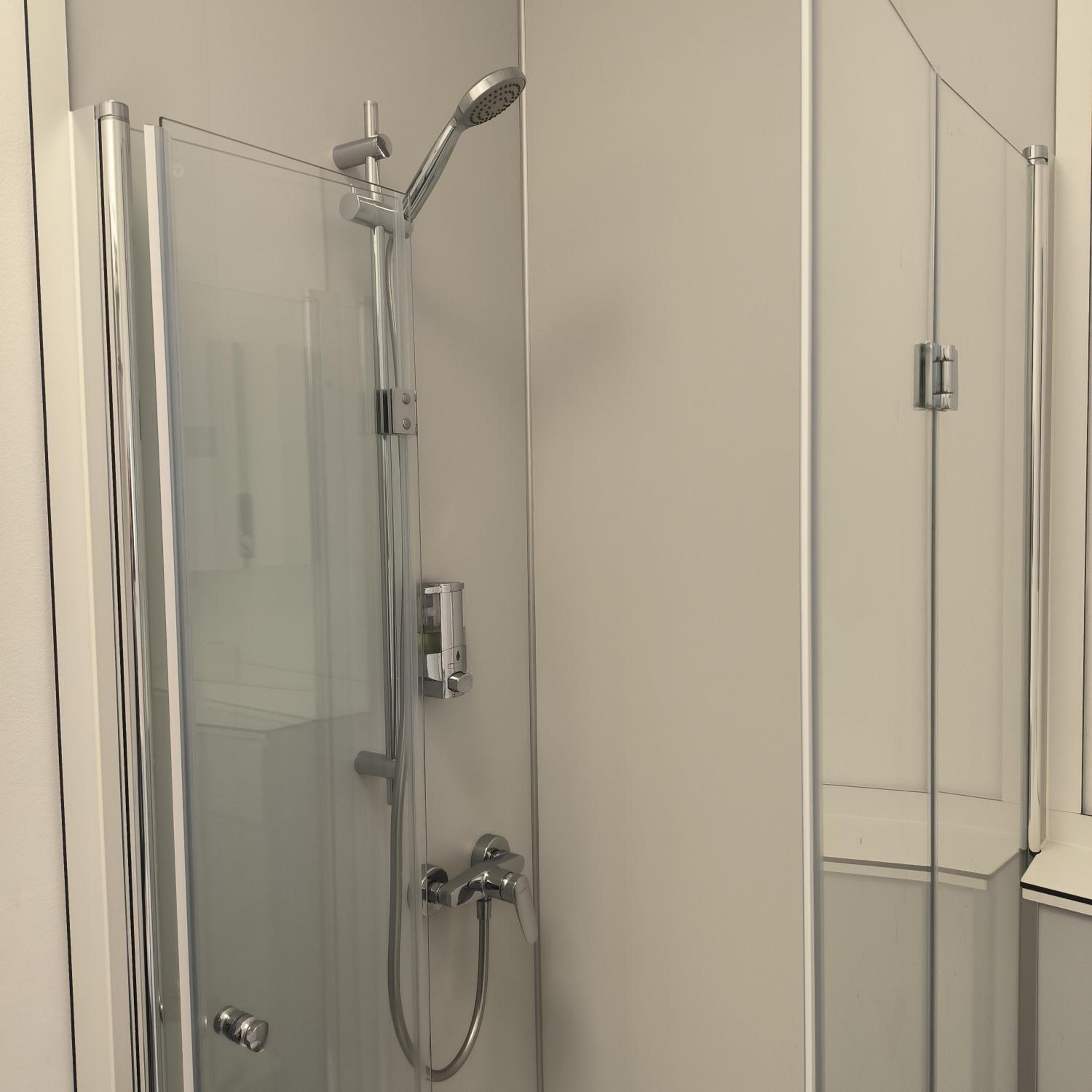 Single Room with Private Bathroom photo 3