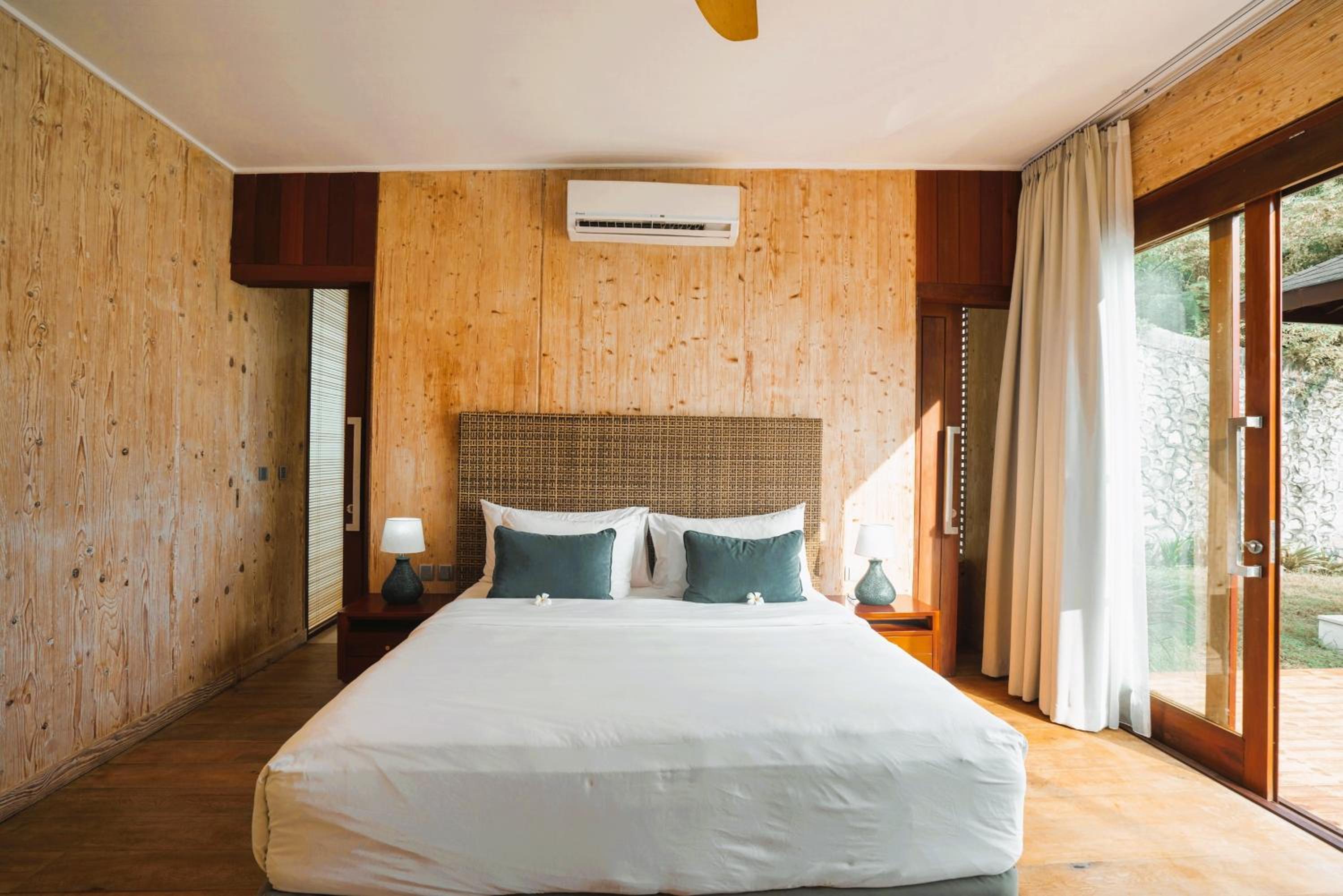 Kayu 2-Bedroom Villa with Open-plan Spaces & Ocean View photo 1