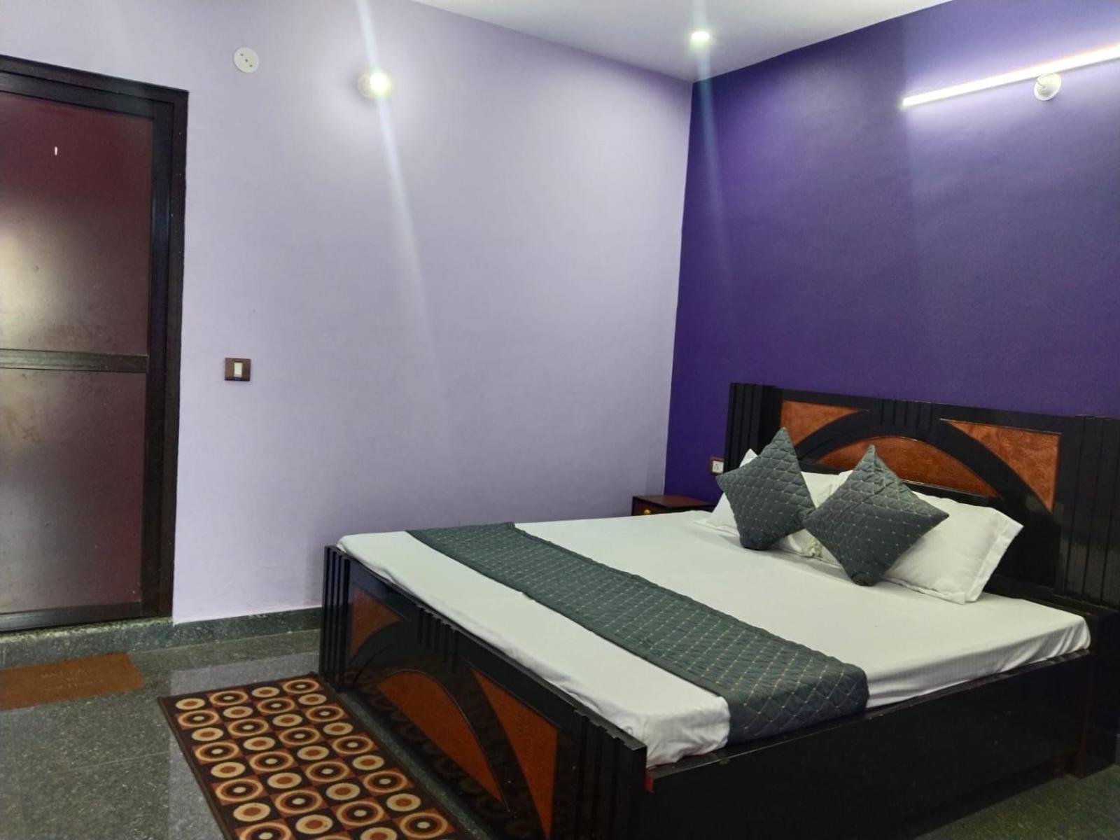 Double Room with Private Bathroom photo 1