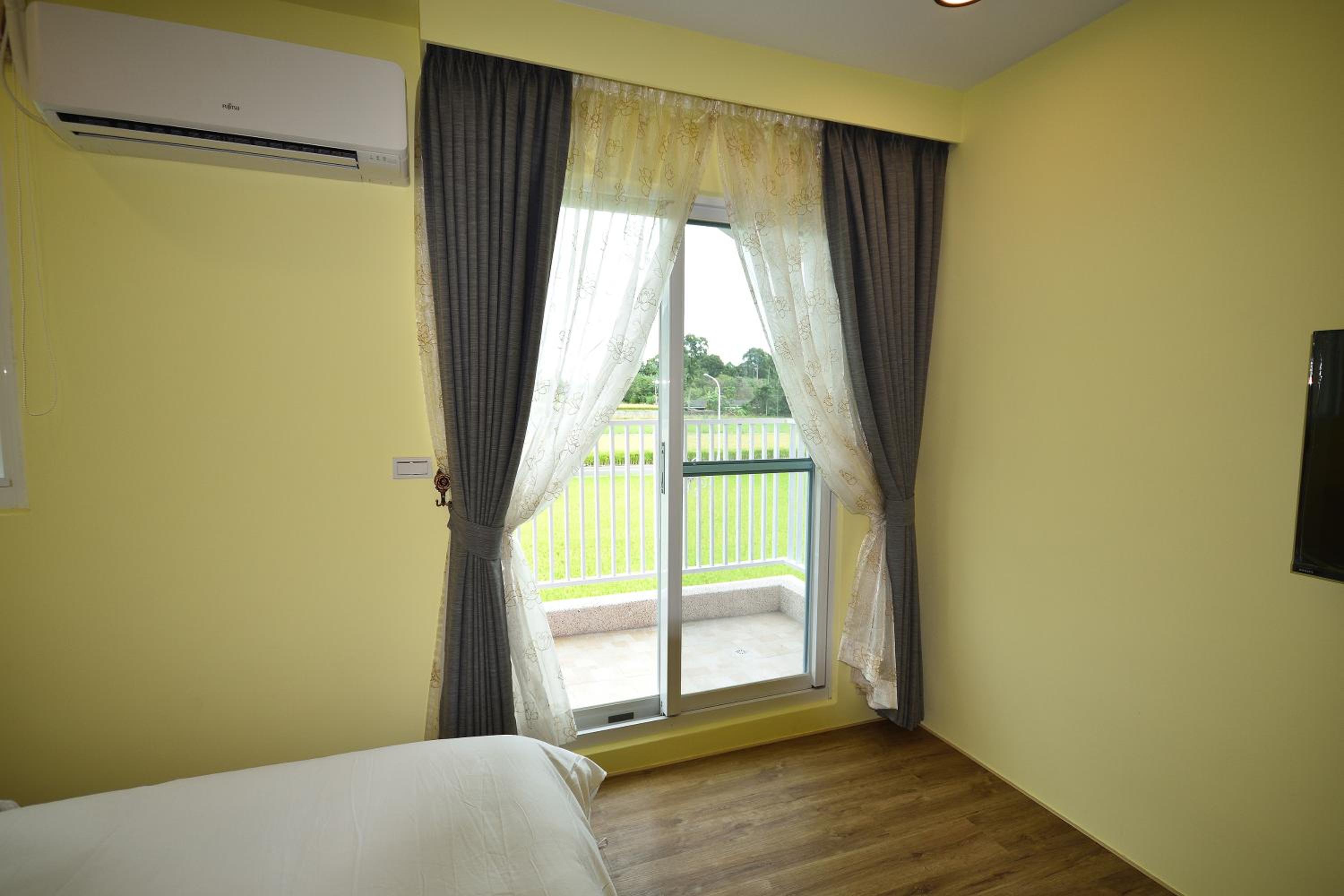 Quadruple Room with Mountain View photo 2