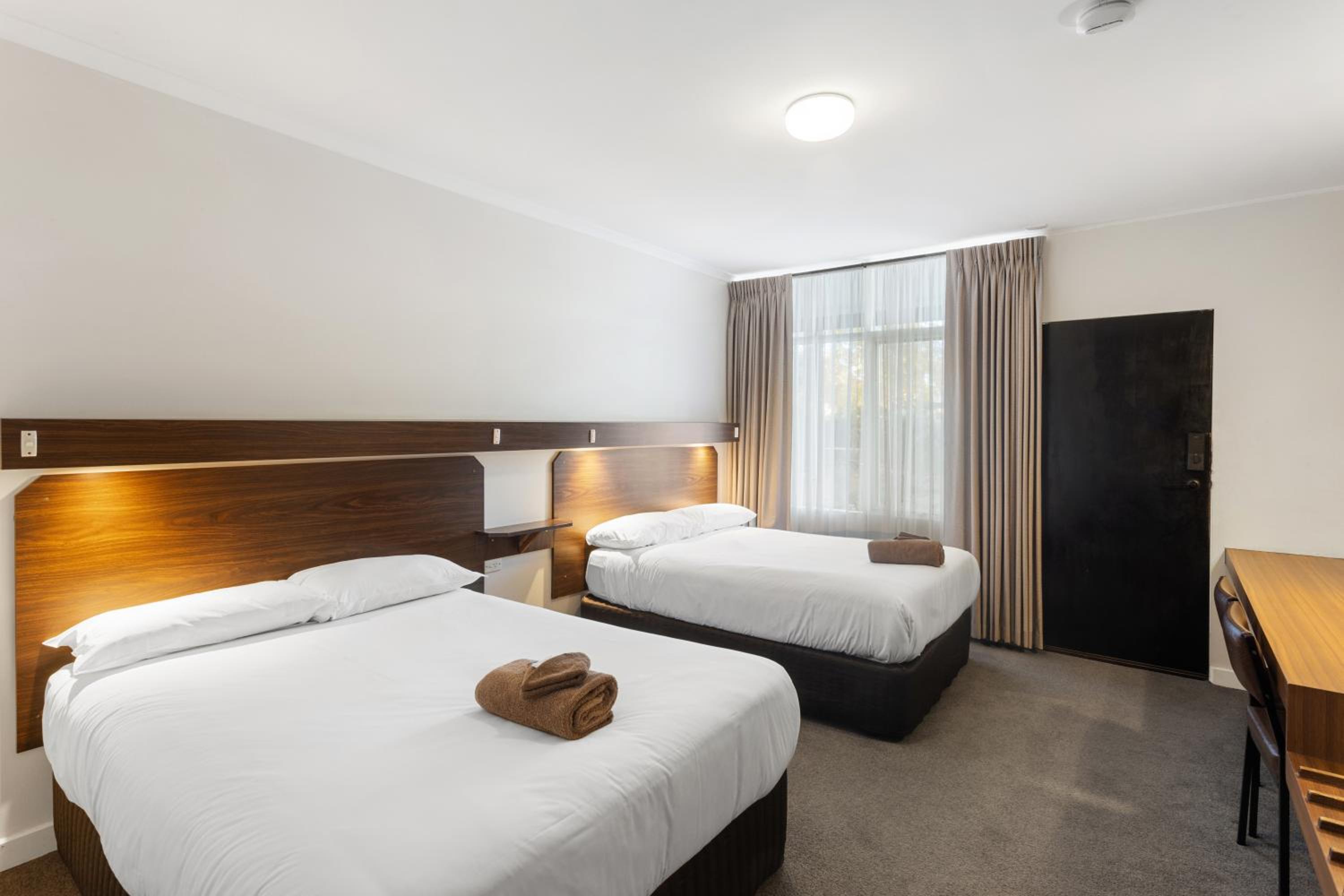 Standard Double Room with Two Double Beds photo 3