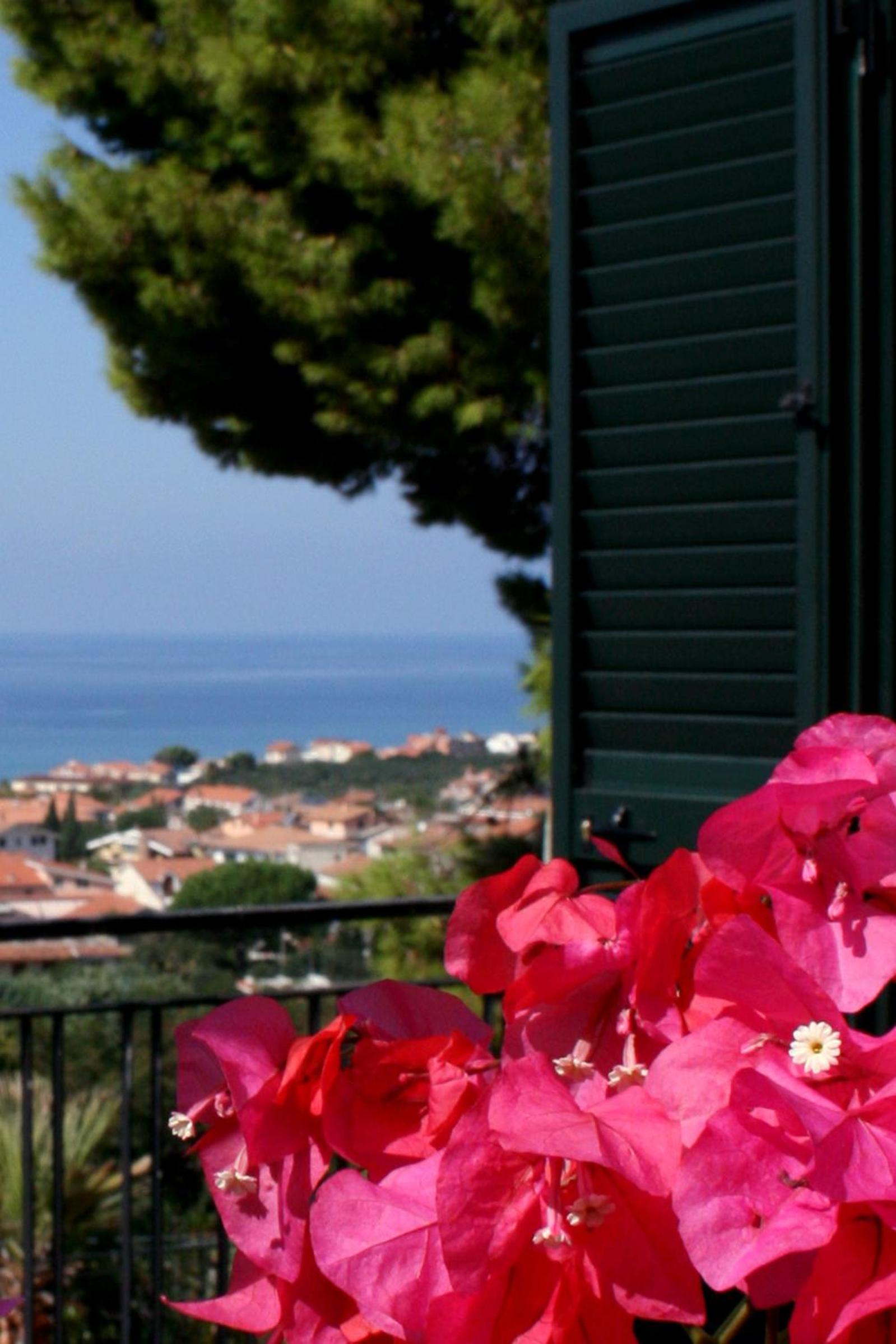 Large Two-Bedroom Apartment With Sea View photo 3