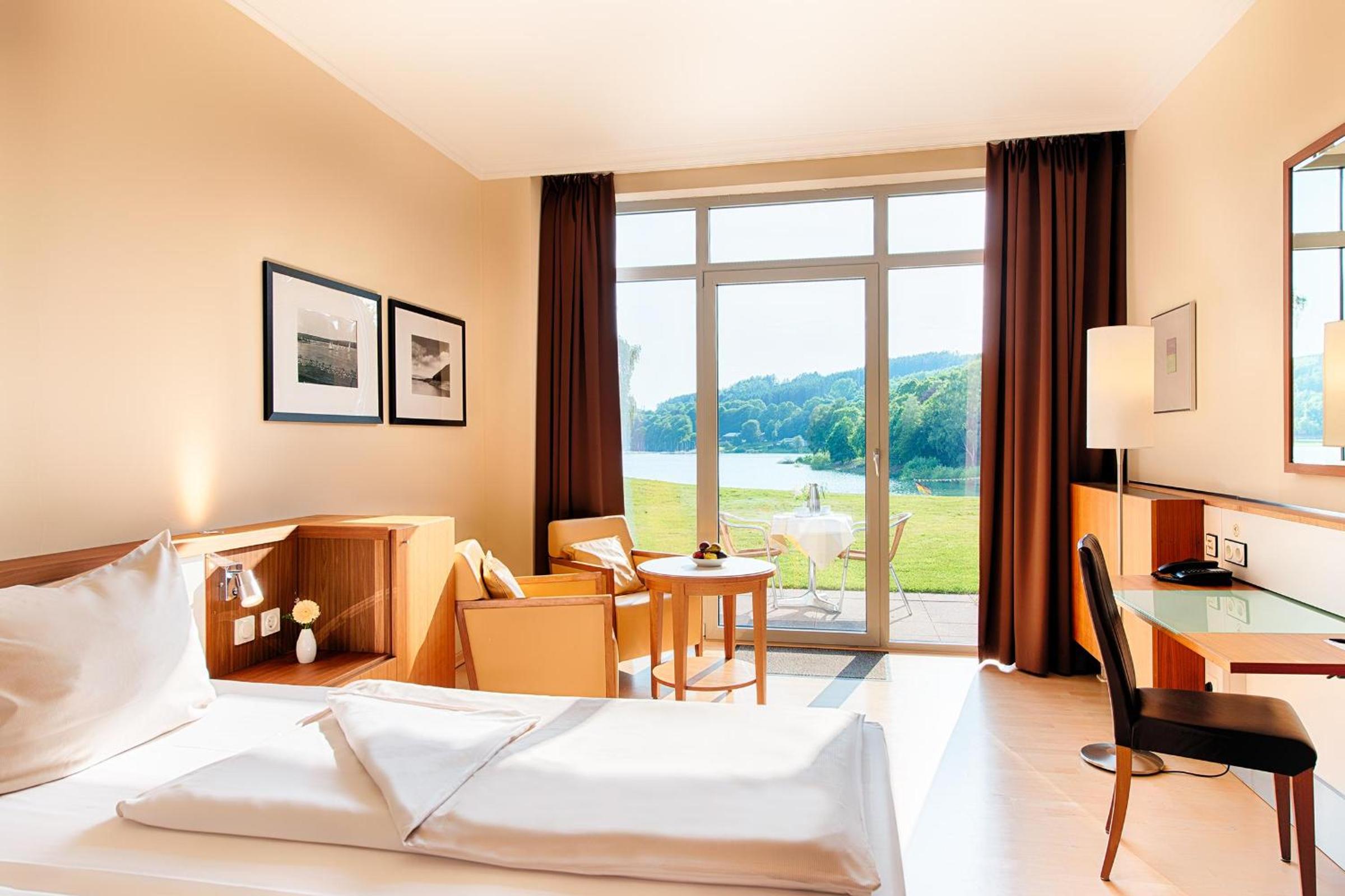 Deluxe Room with Terrace and Lake View