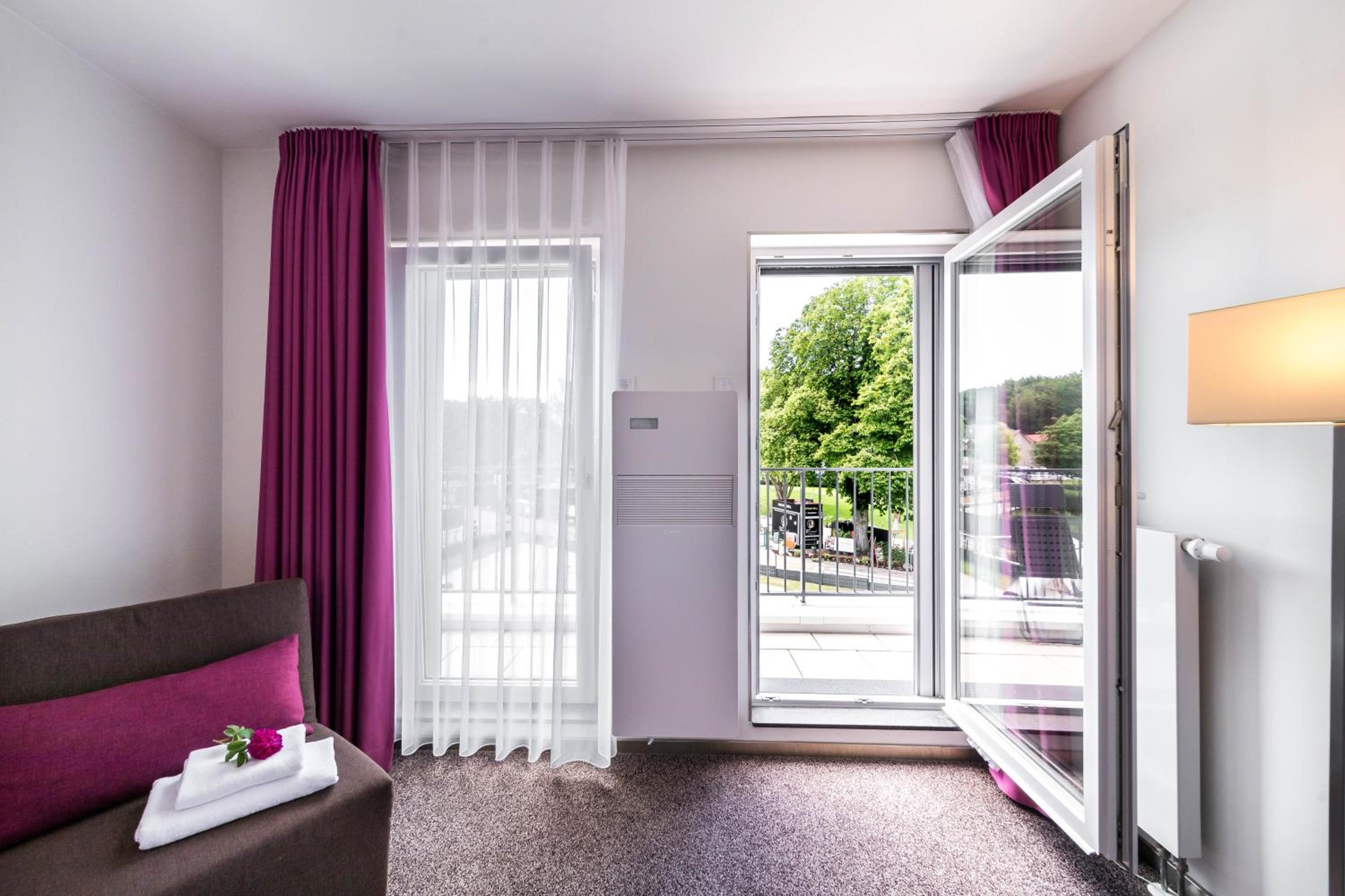 Double Room with Balcony - Photo 2