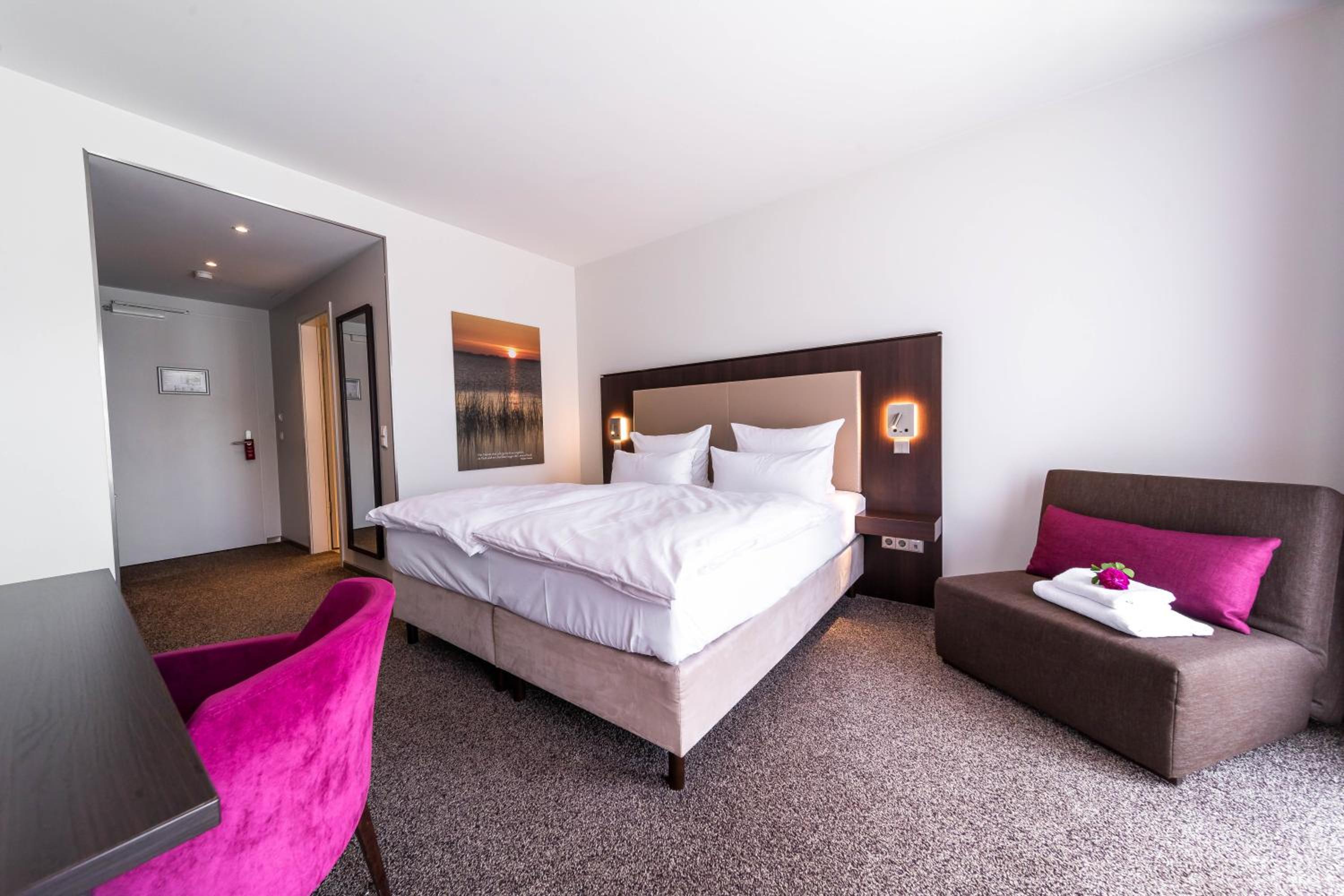 Double Room with Balcony - Photo 7
