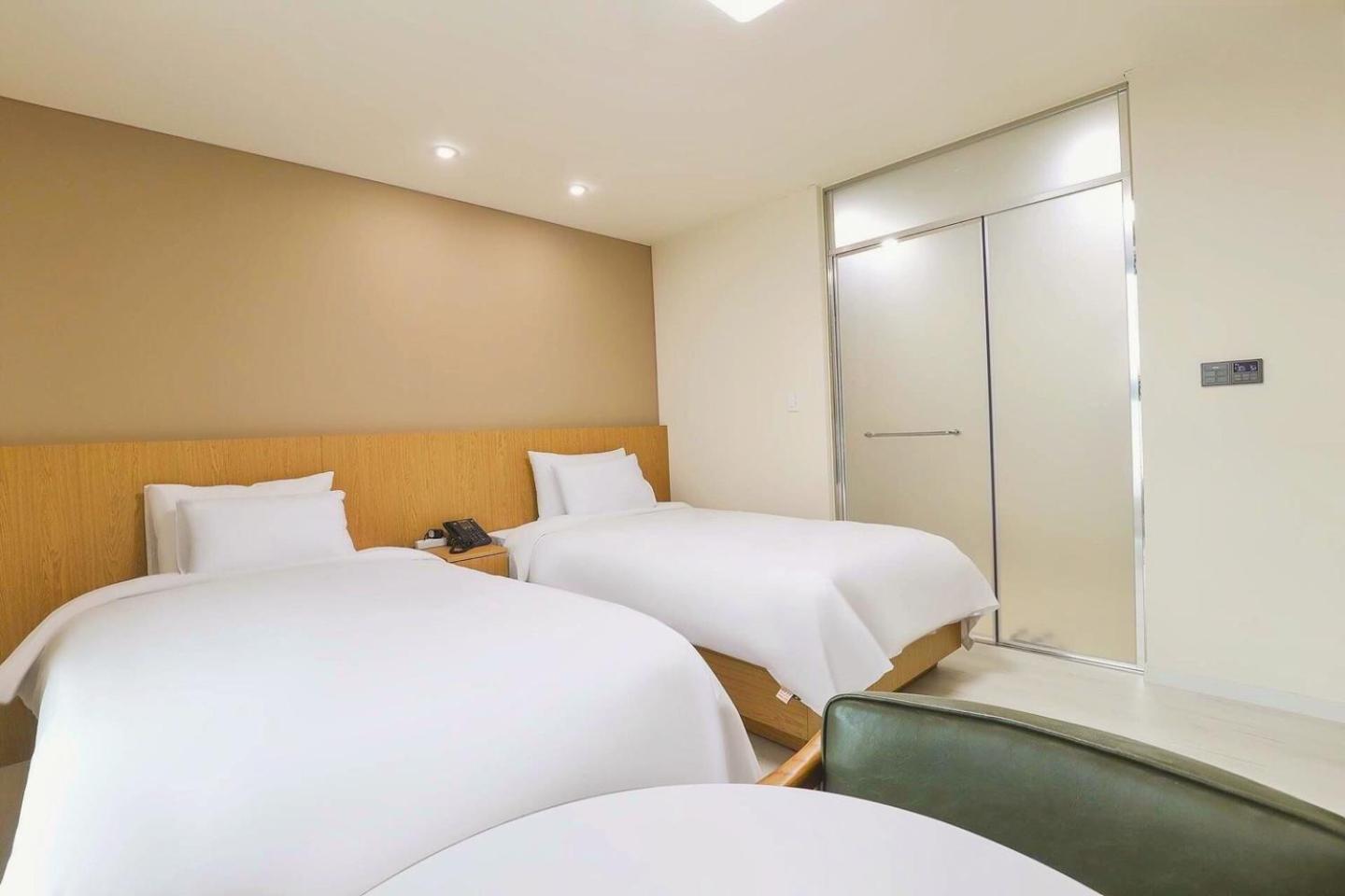 Deluxe Twin Room - Photo 1