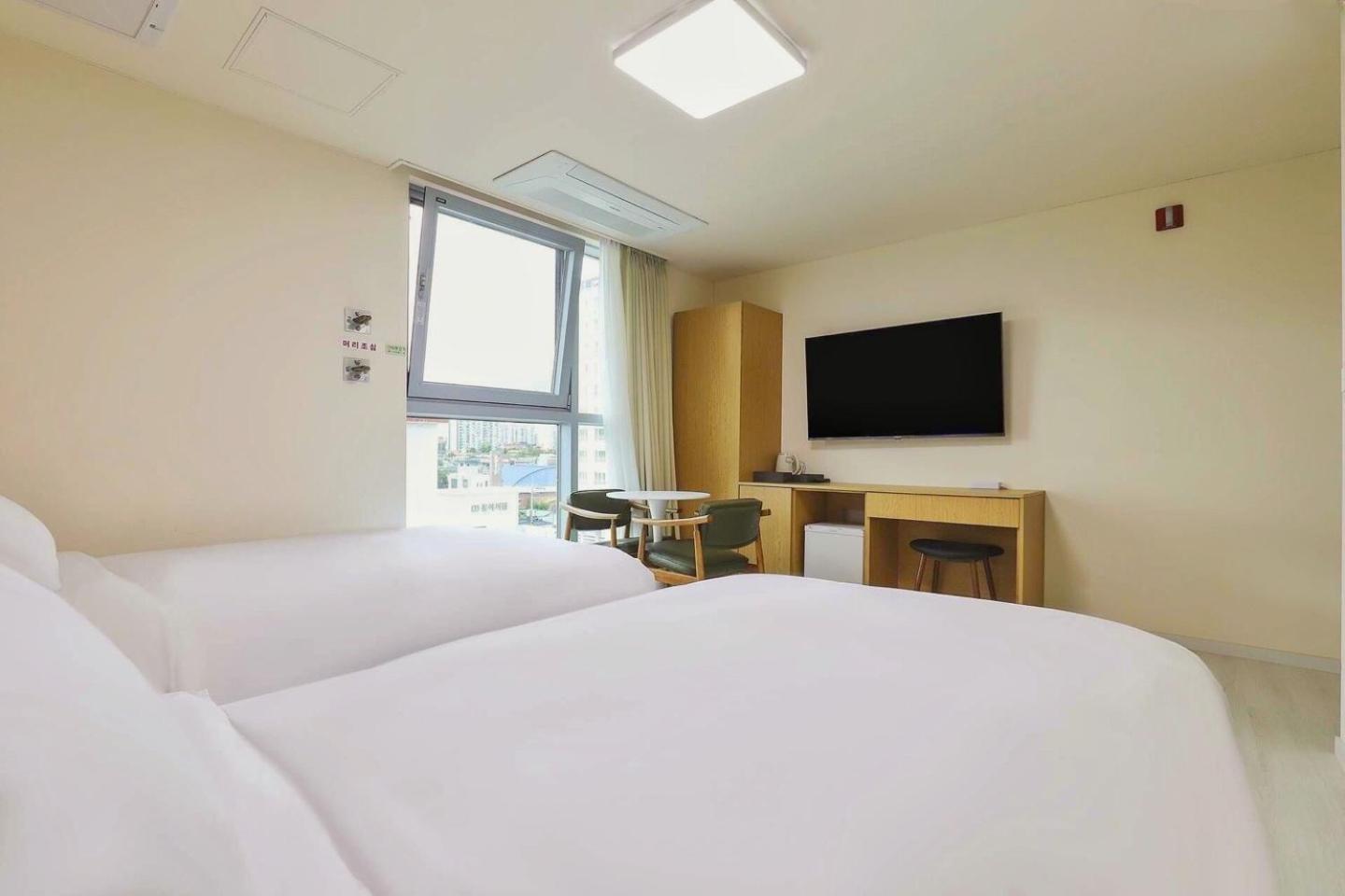Deluxe Twin Room - Photo 11