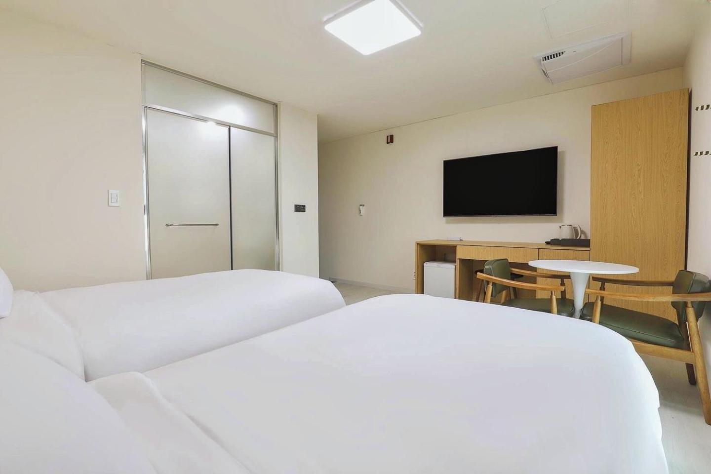 Deluxe Twin Room - Photo 7