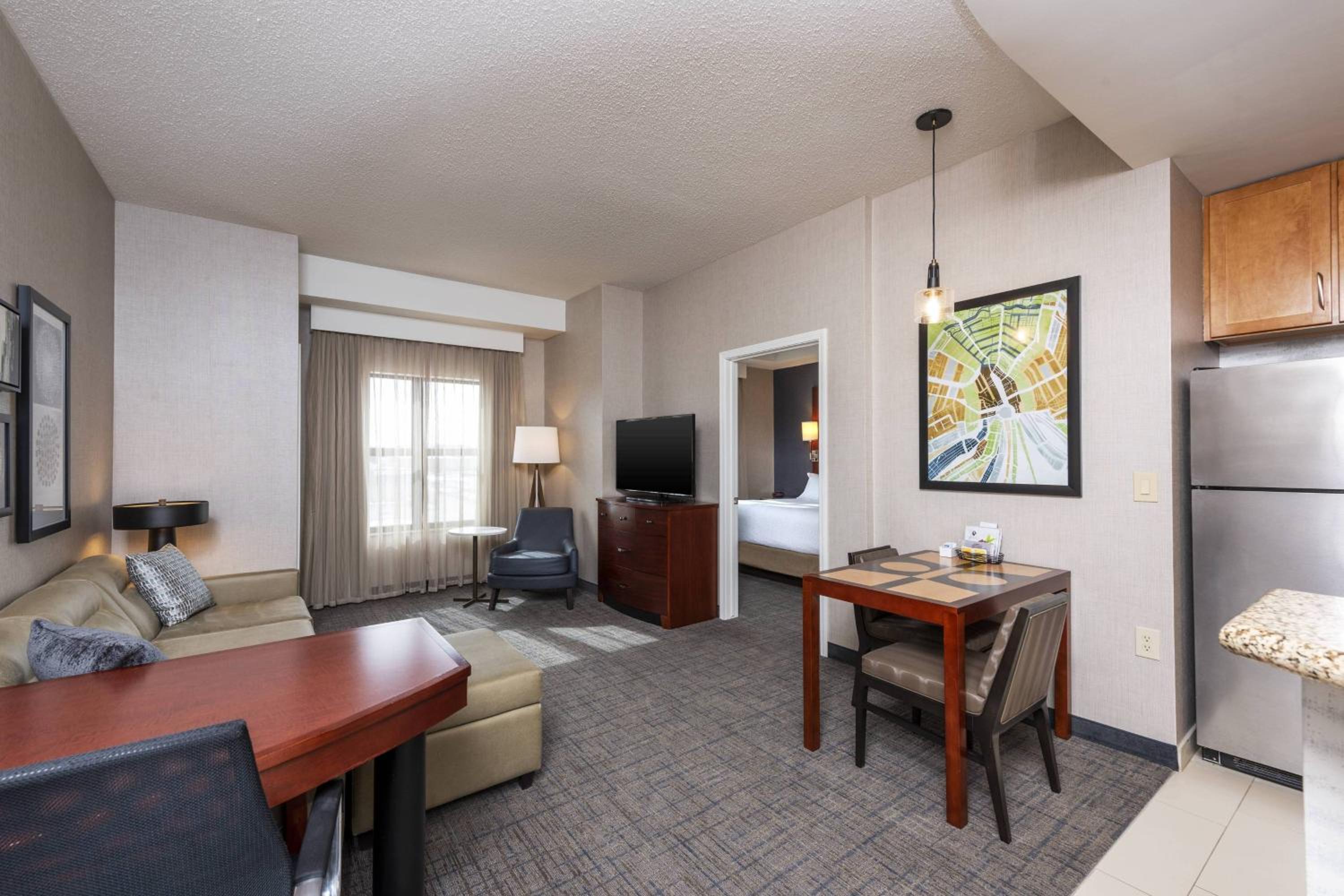 One-Bedroom Suite - Photo 3