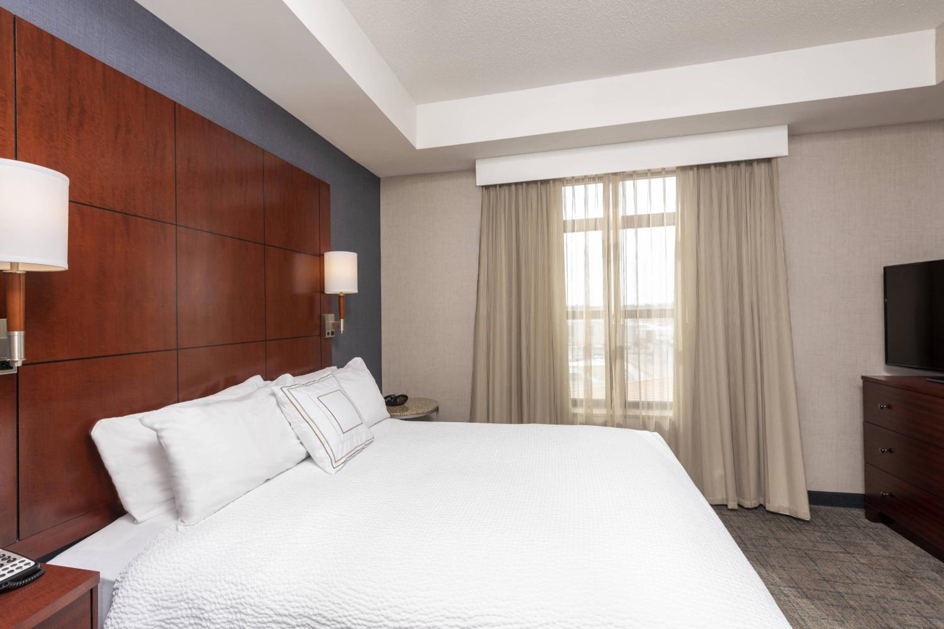 Two-Bedroom Suite - Photo 9